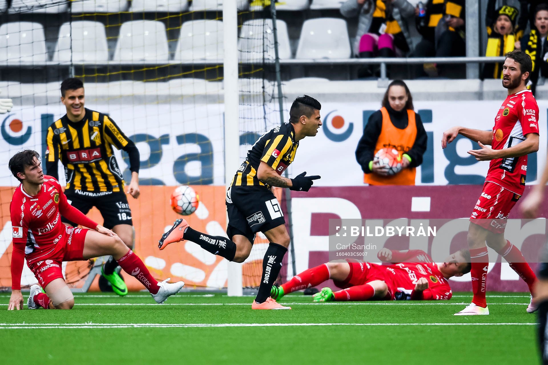 Häckens Paulo de Oliveira jublar