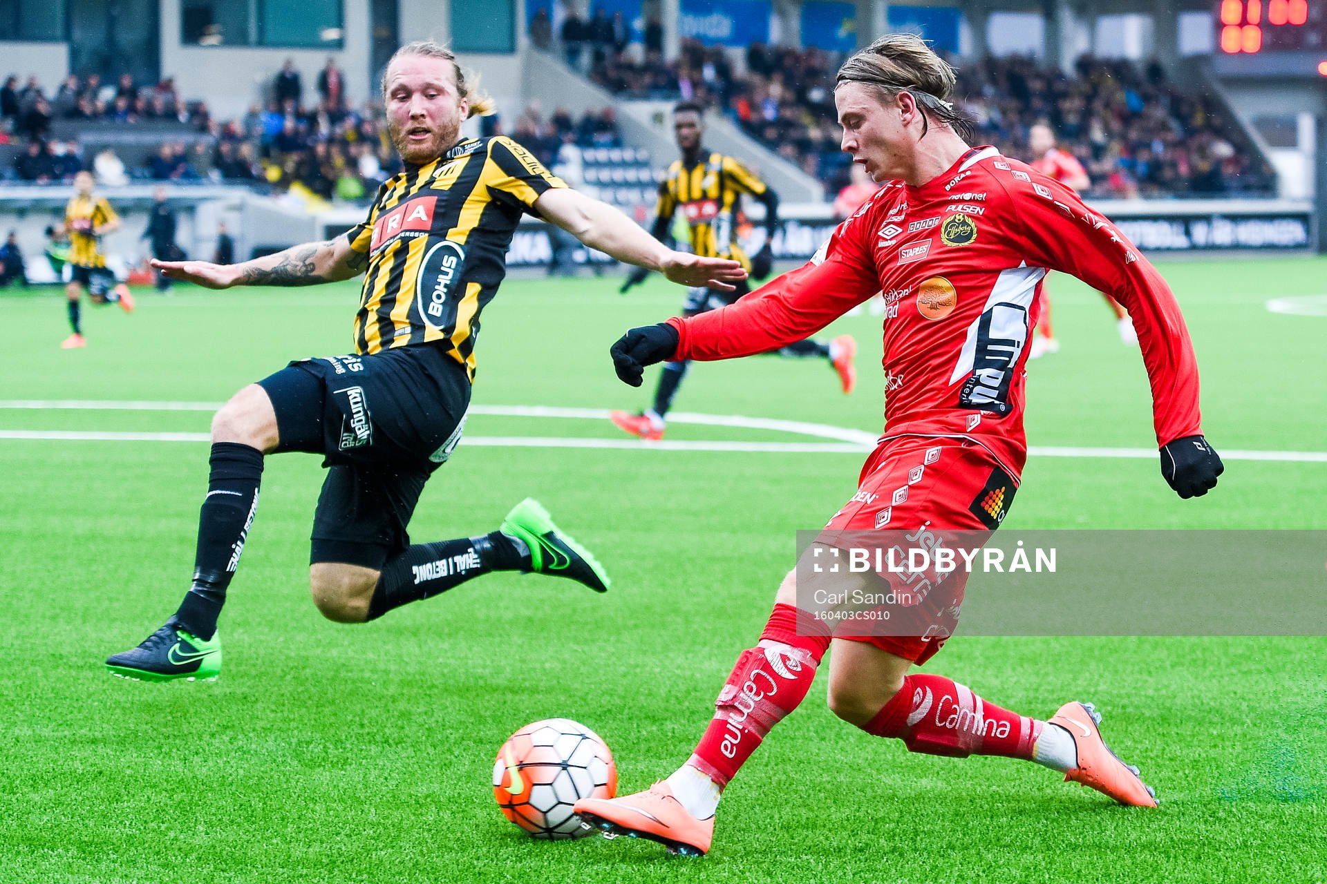 Häckens Emil Wahlström och Elfsborgs Simon Hedlund