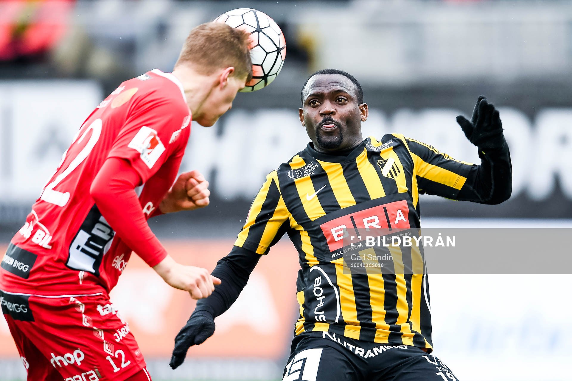 Elfsborgs Joakim Nilsson och Häckens John Owoeri