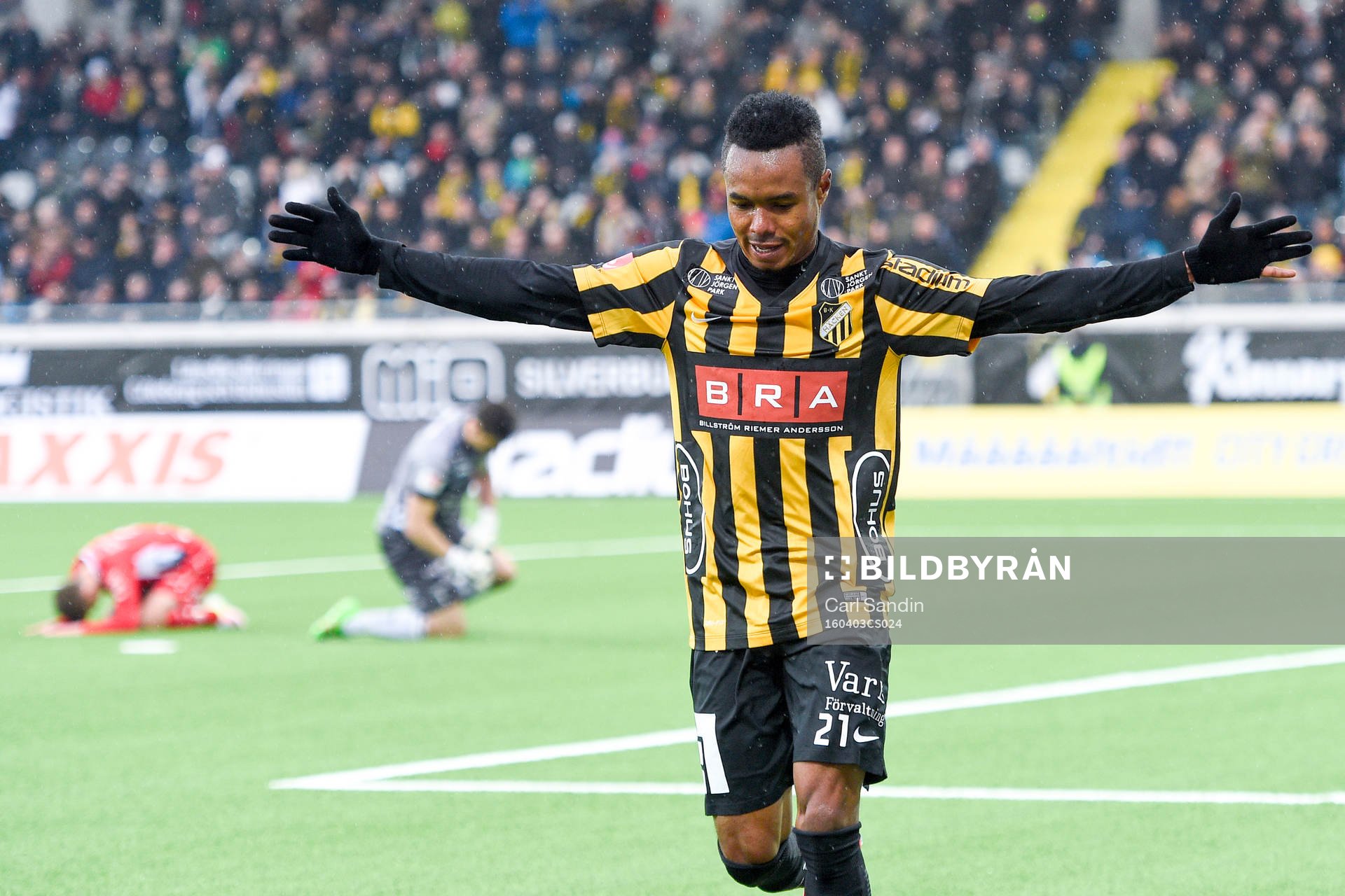 Häckens Nasiru Mohammed jublar efter 2-0 under fotbollsmatchen i Allsvenskan mellan Häcken och Elfsborg den 3 april 2016 i Göteborg.