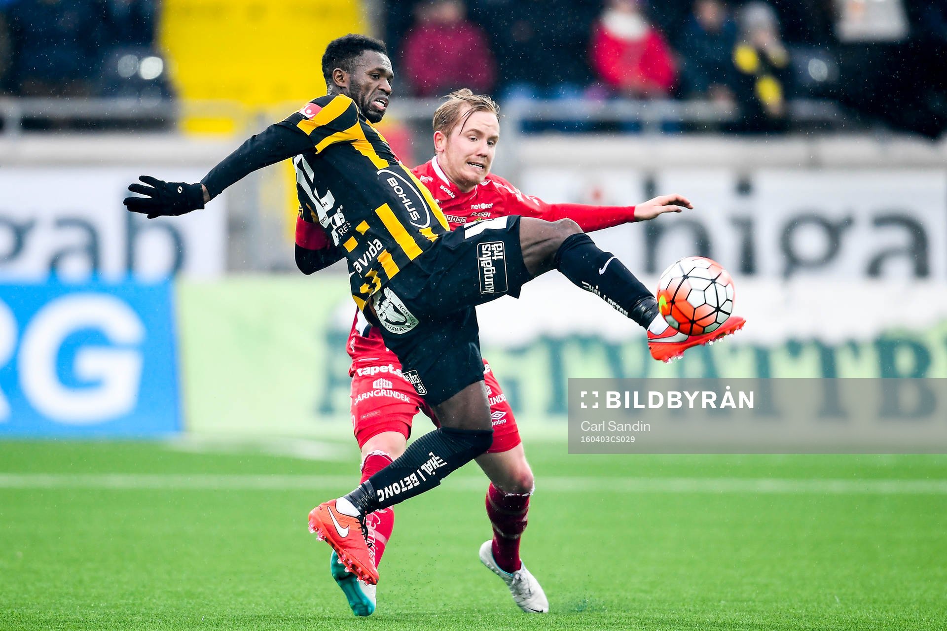 Häckens Mohammed Abubakari och Elfsborgs Simon Lundevall