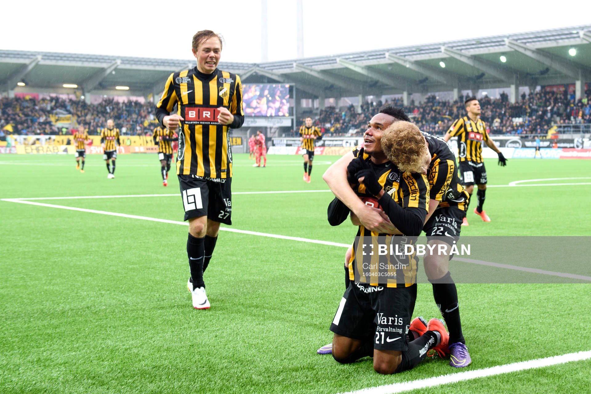 Häckens Joel Andersson, Nasiru Mohammed och Samuel Gustafson jublar efter 2-0 under fotbollsmatchen i Allsvenskan mellan Häcken och Elfsborg den 3 april 2016 i Göteborg.