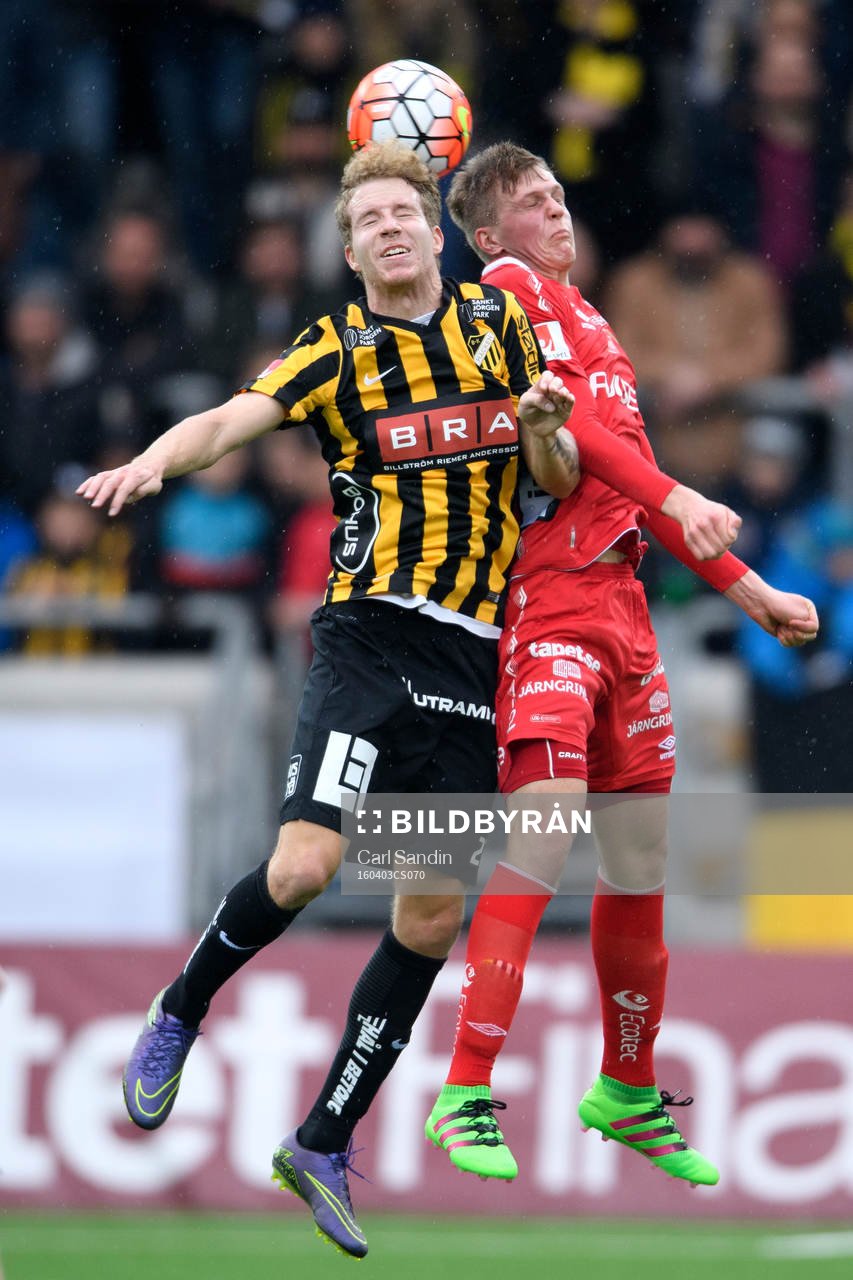 Häckens Samuel Gustafson i nickduell med Elfsborgs Joakim