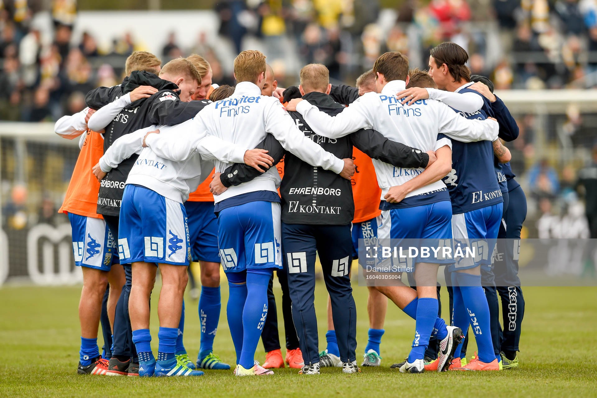 IFK Göteborgs spelare samlas före fotbollsmatchen i