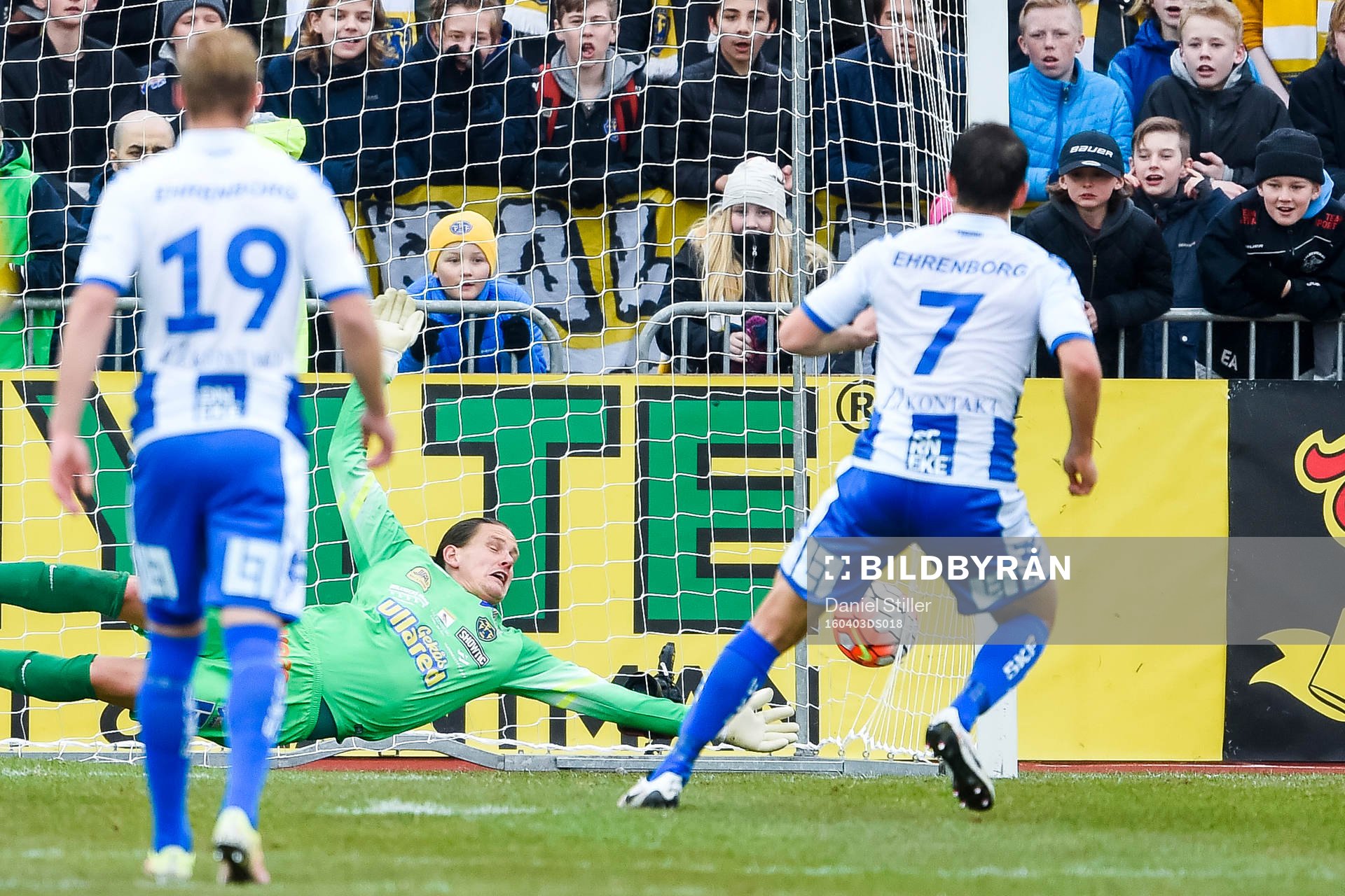 IFK Göteborgs Mads Albeck gör 0-1 på straff bakom