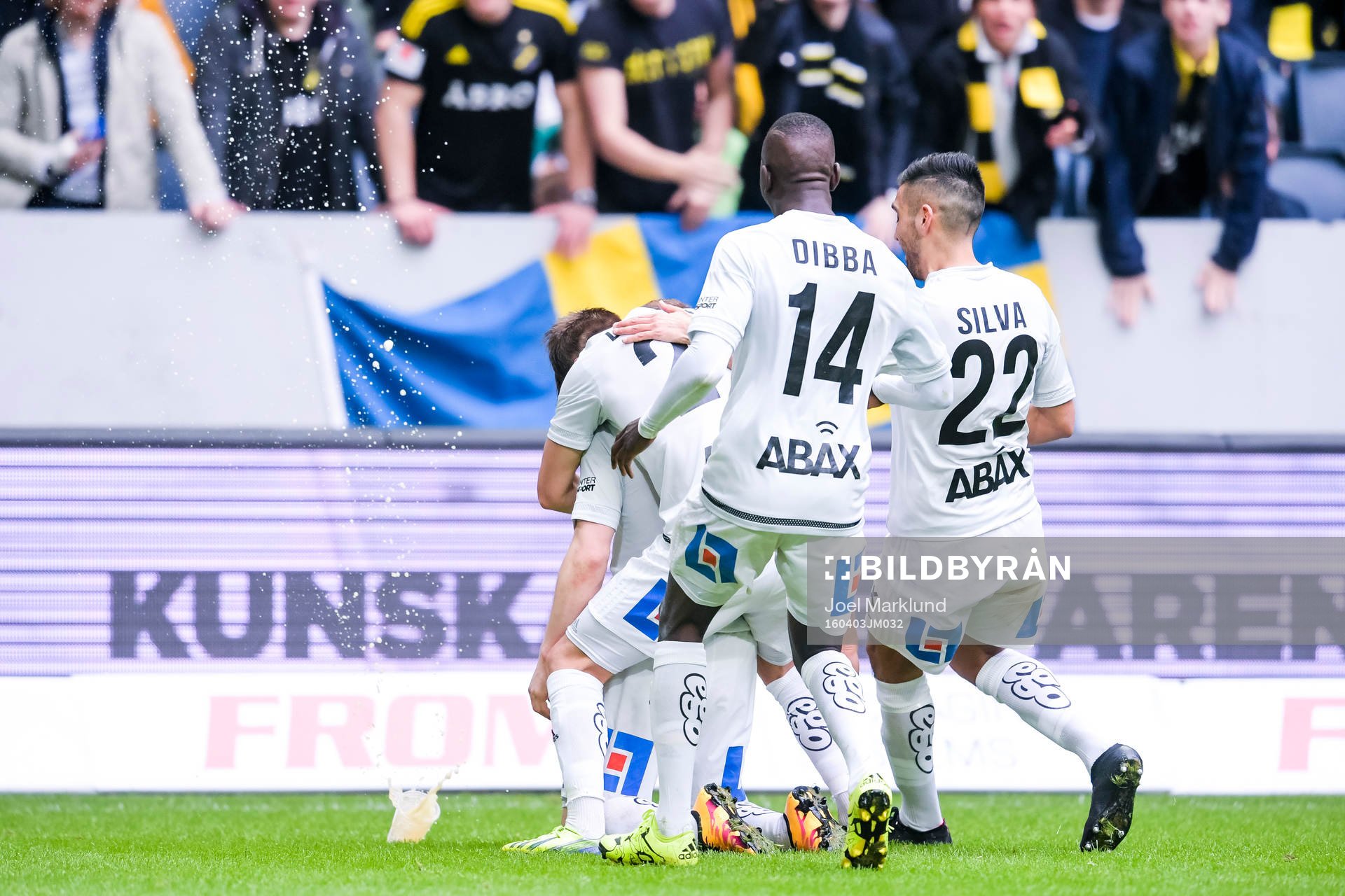 Ett ölglas kastas inte samtidigt som Sundsvalls spelare
