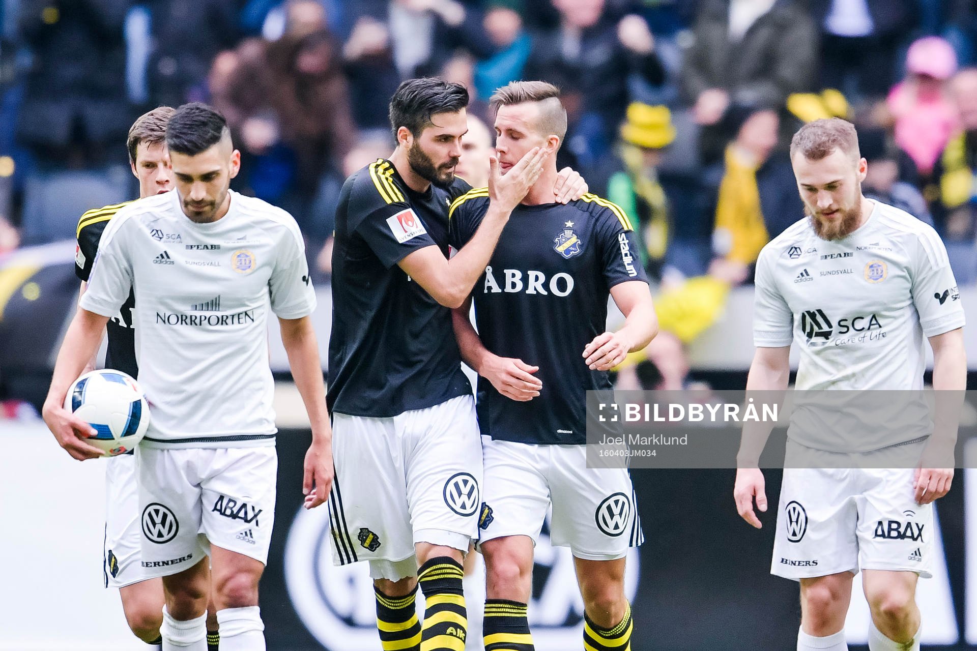 Sundsvalls Stefan Silva och Runar Sigurjonsson deppar när