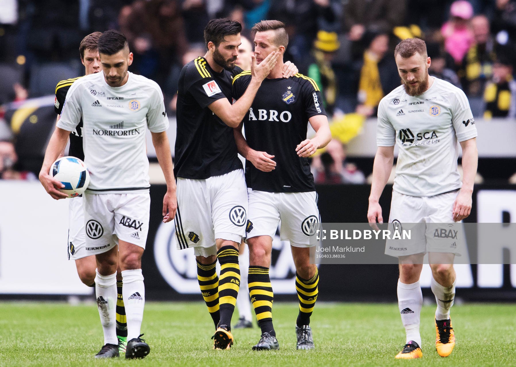 Sundsvalls Stefan Silva och Runar Sigurjonsson deppar när