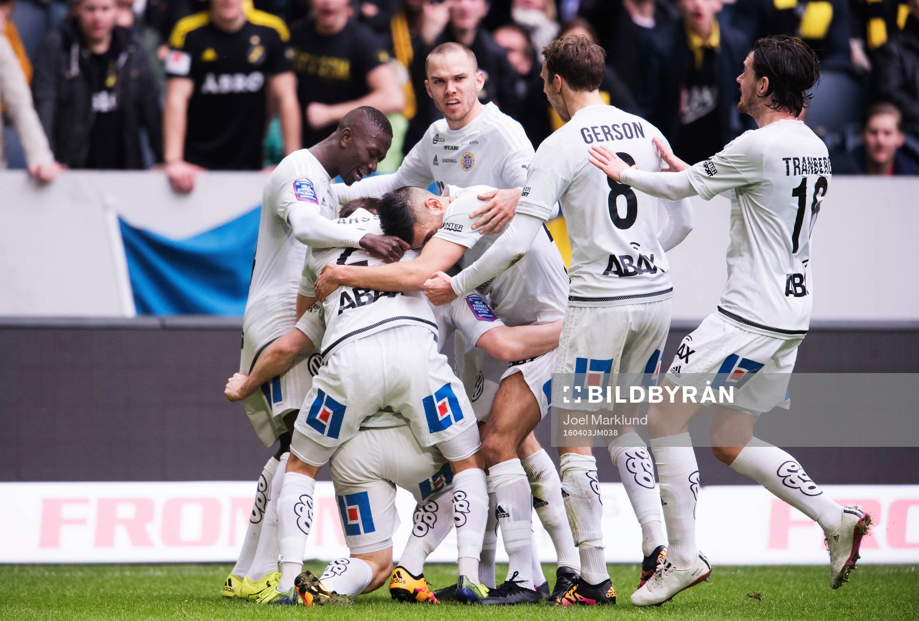 Sundsvalls spelare jublar