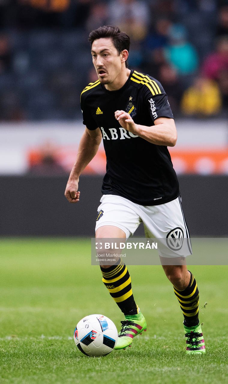 AIK:s Stefan Ishizaki under fotbollsmatchen i Allsvenskan mellan AIK och GIF Sundsvall den 3 april 2016 i Stockholm.