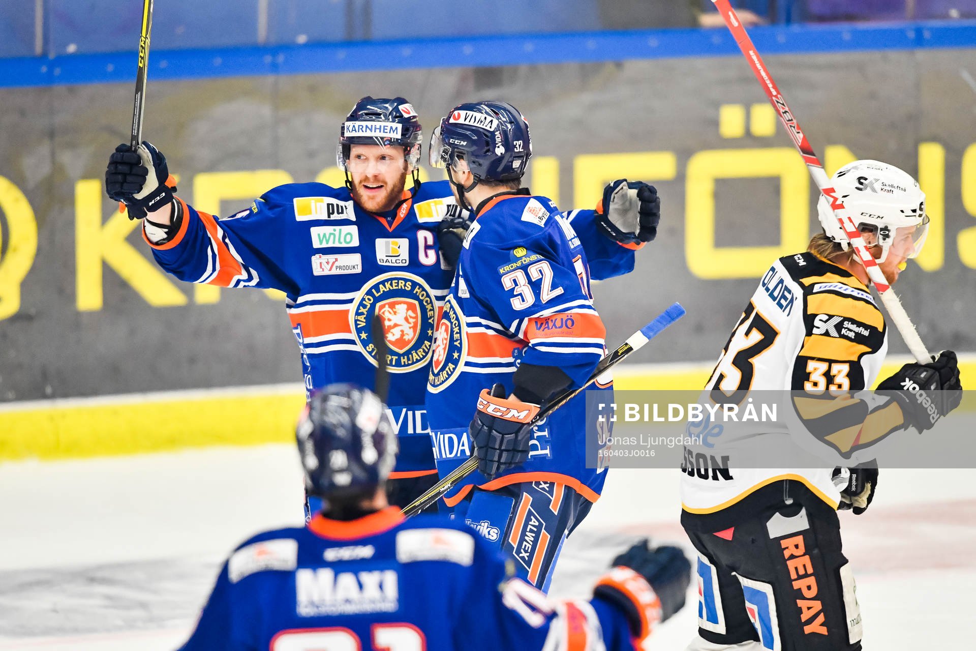 Växjös Liam Reddox och Sakari Salminenjublar