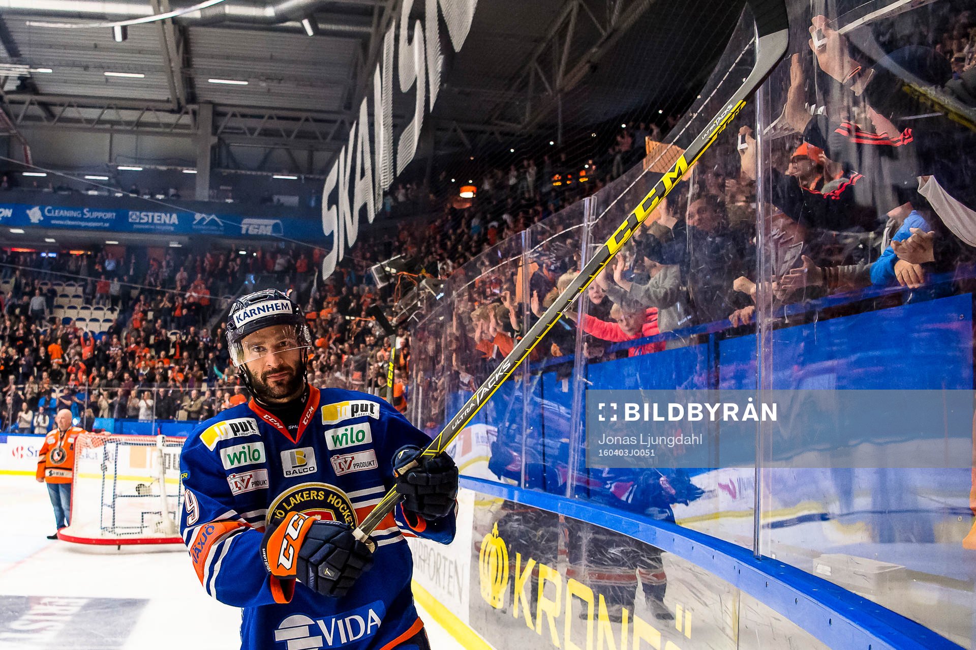 Växjös Josh Hennessy jublar