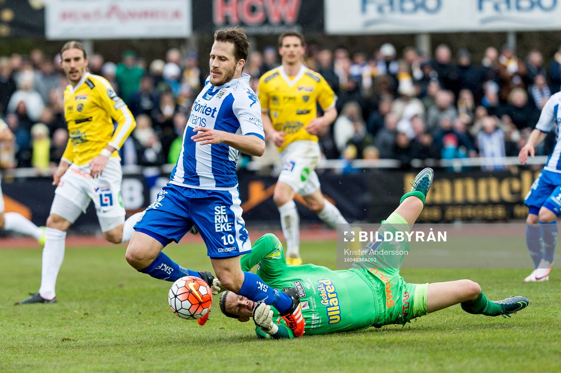 Falkenbergs målvakt Otto Martler fäller IFK Göteborgs