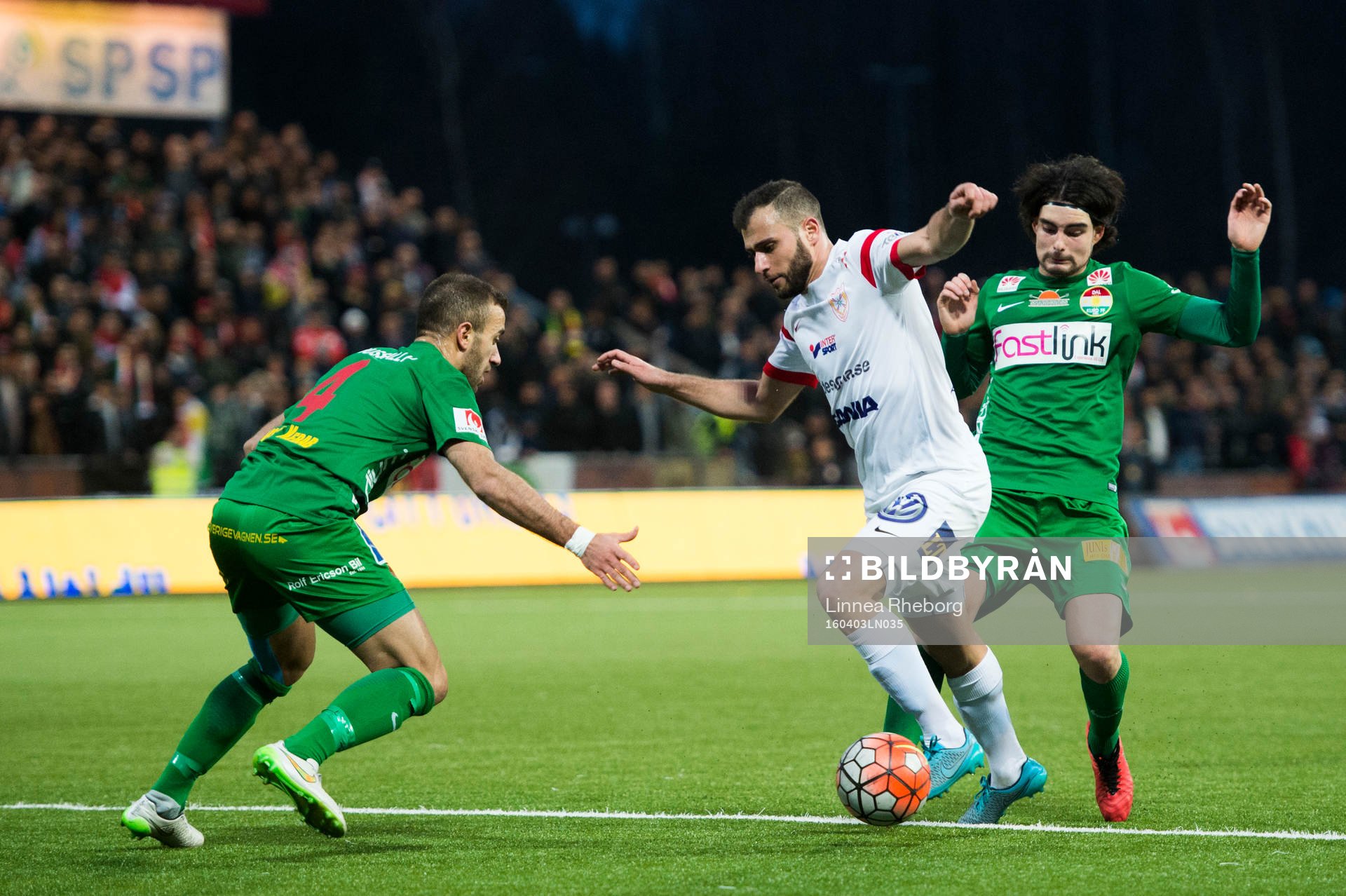 Assyriskas Mattias Genc blir fälld av Dalkurds Diego
