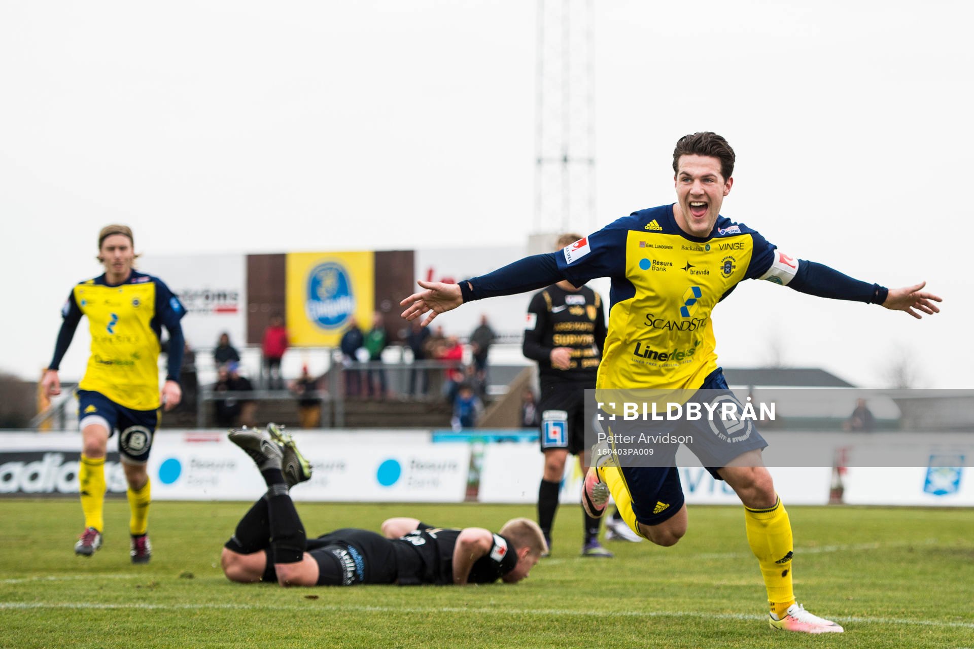 Ängelholms Oliver Stojanovic Fredin jublar