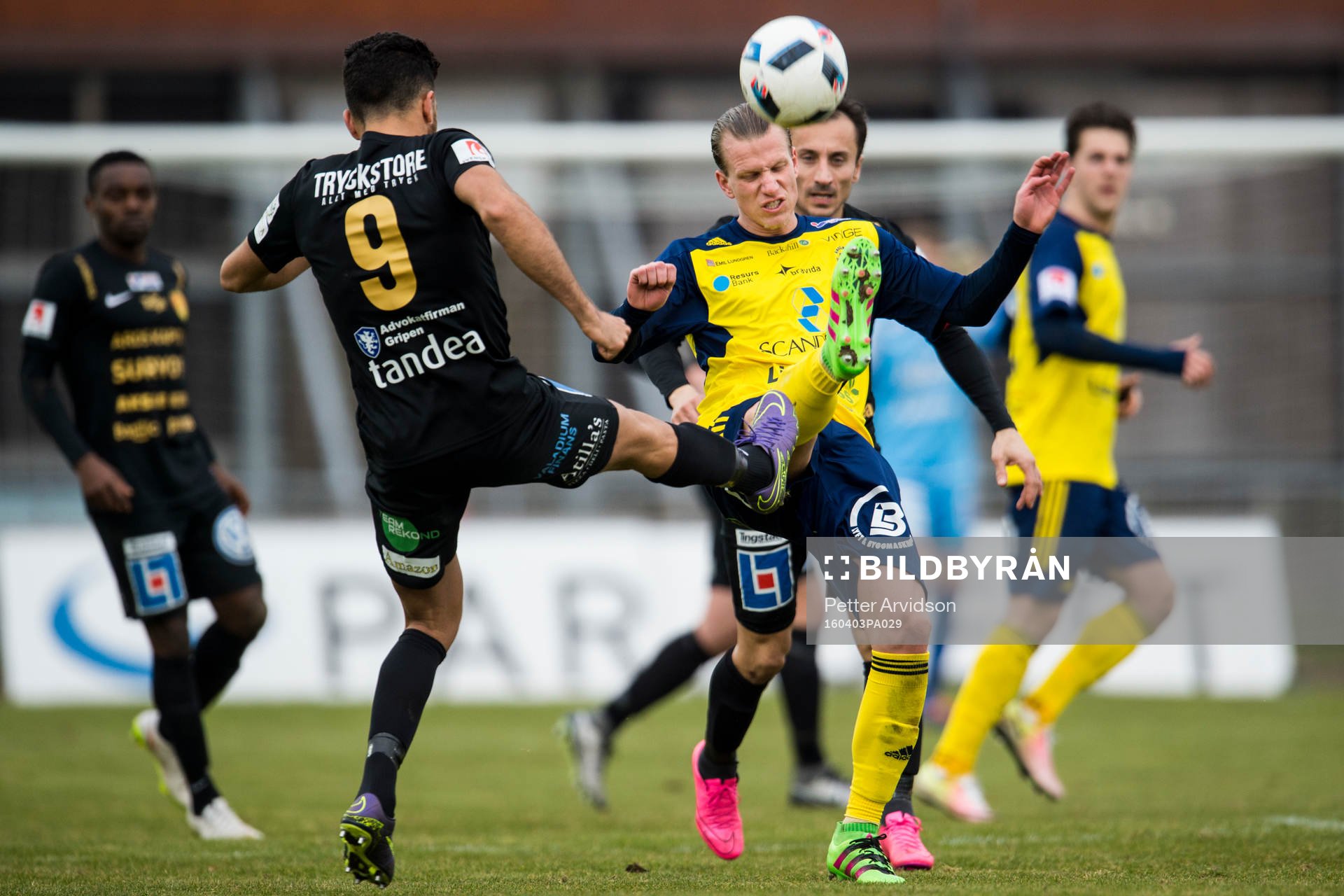 Ängelholms Sebastian Carlsen och Syrianskas Bachir Katourgi