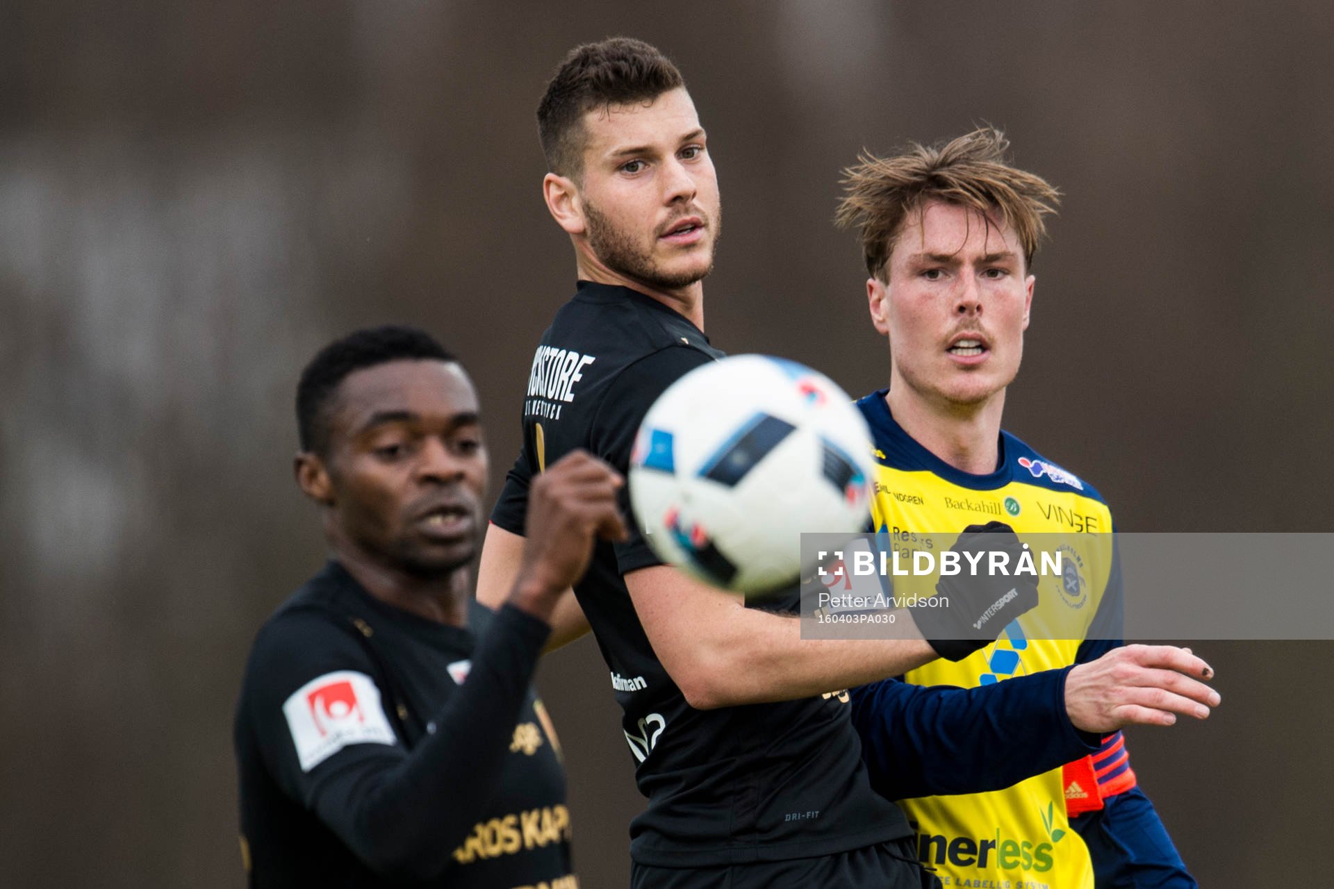 Syrianskas Success Chimakpa Nwousu och Daniel Nilsson