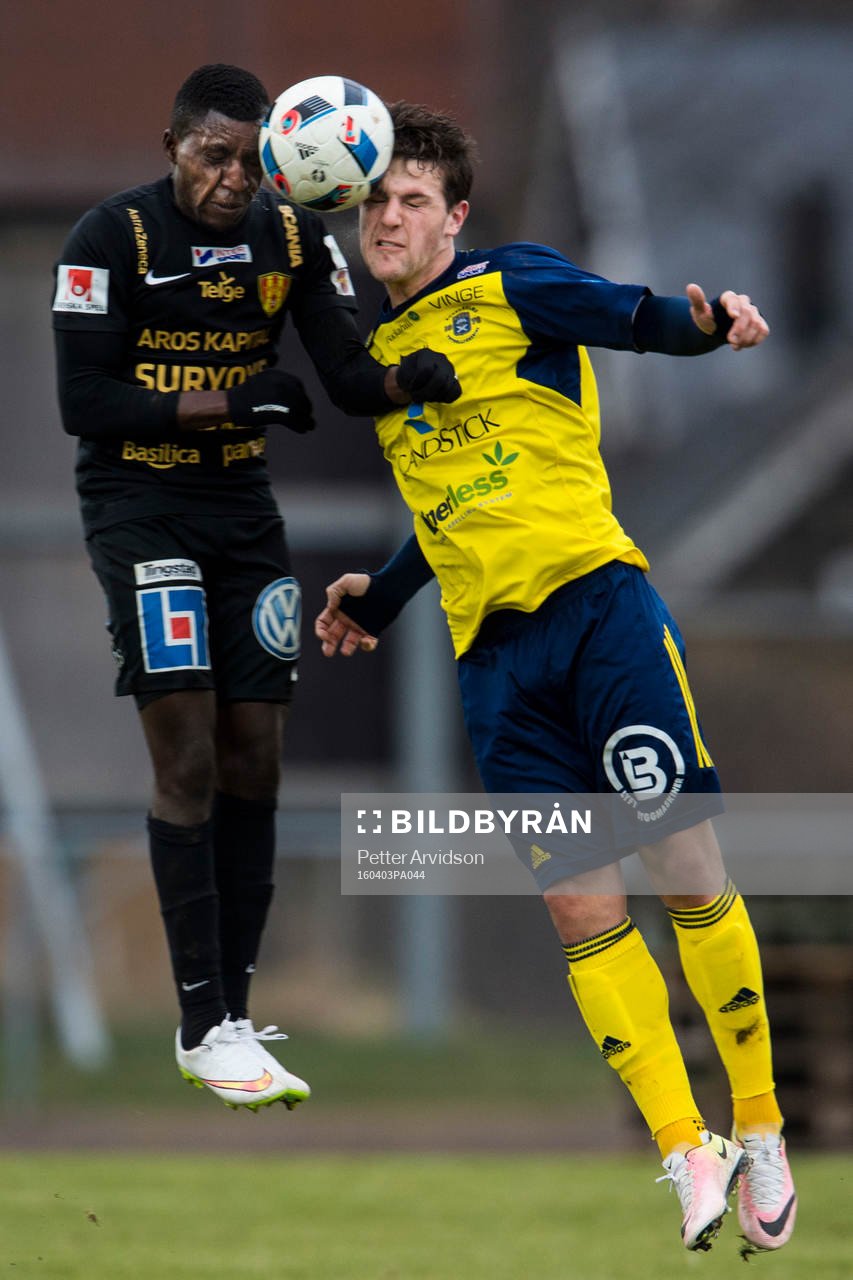 Syrianskas Samuel Akintioye och Ängelholms Oliver