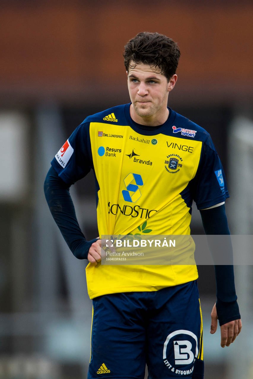 Ängelholms Oliver Stojanovic Fredin deppar