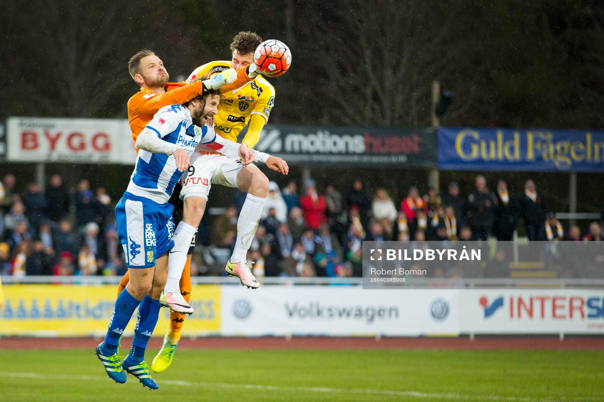 Göteborgs målvakt John Alvbåge och Mattias Bjärsmyr och