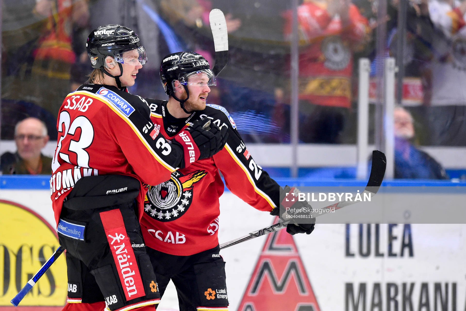 Luleås Christopher Mastomäki och Lucas Wallmark jublar