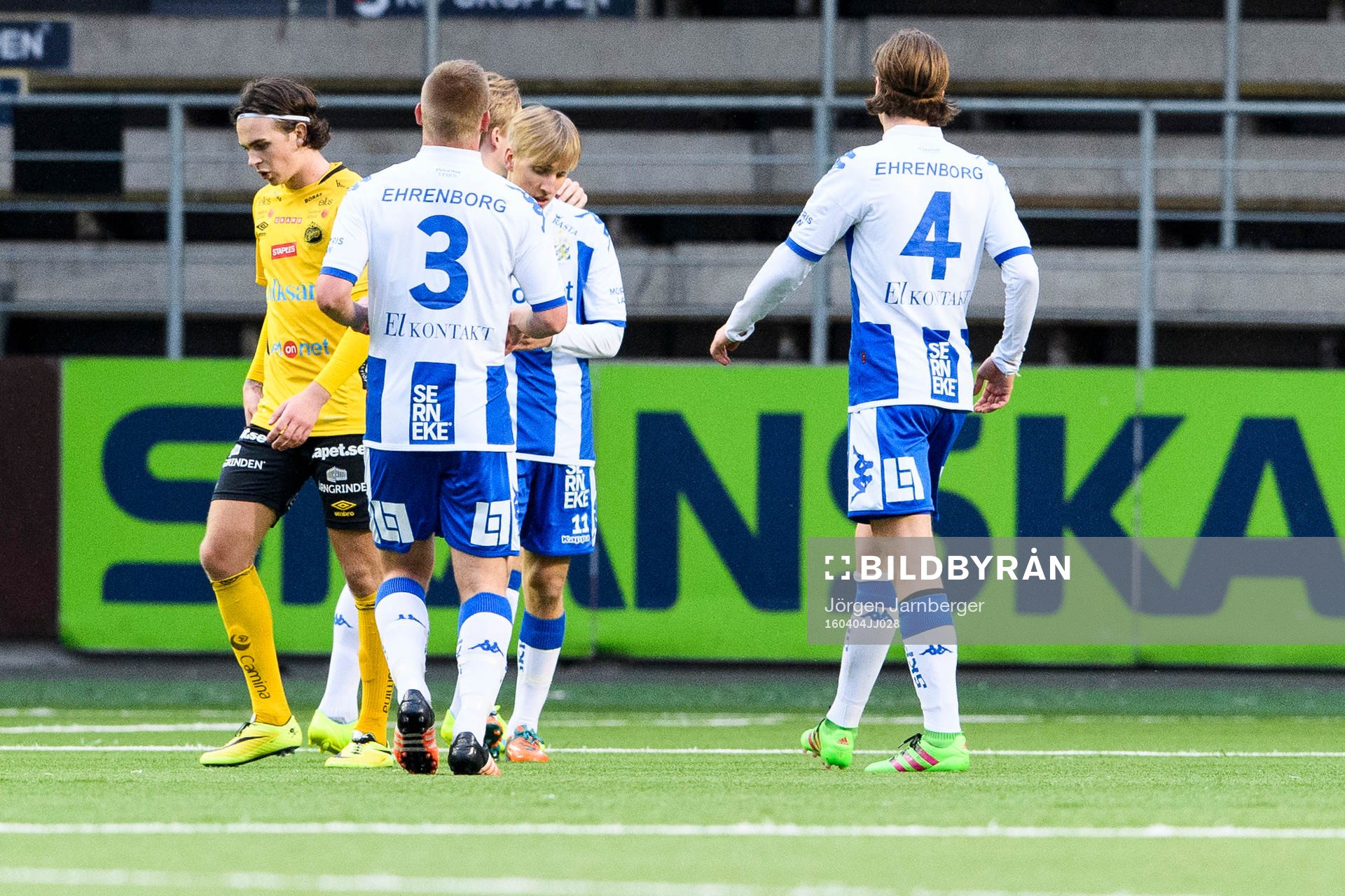 IFK Göteborgs Oskar Jansson (mitt i bild) kramas om