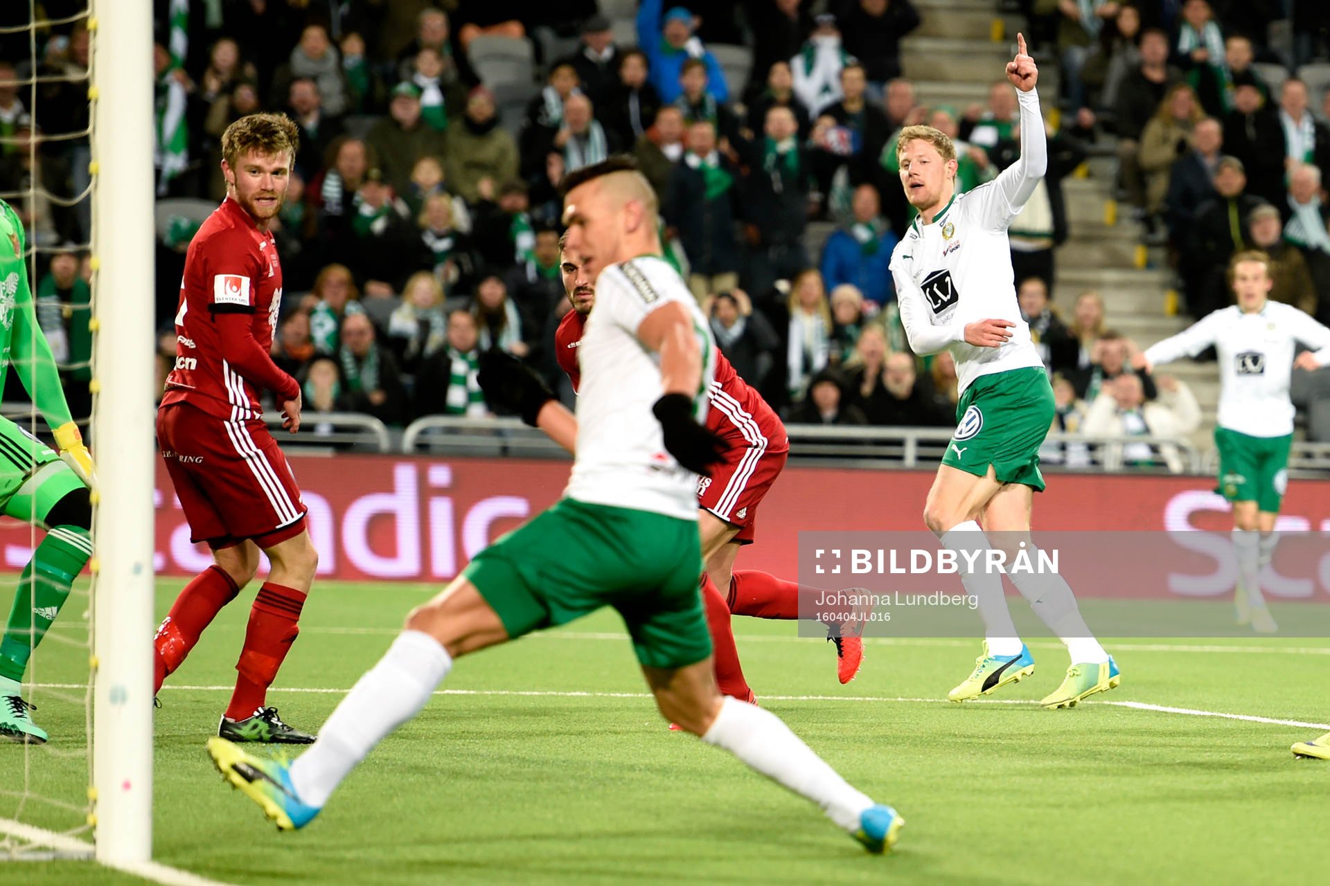 Hammarbys Lars Saetra gör 1-0 och jublar