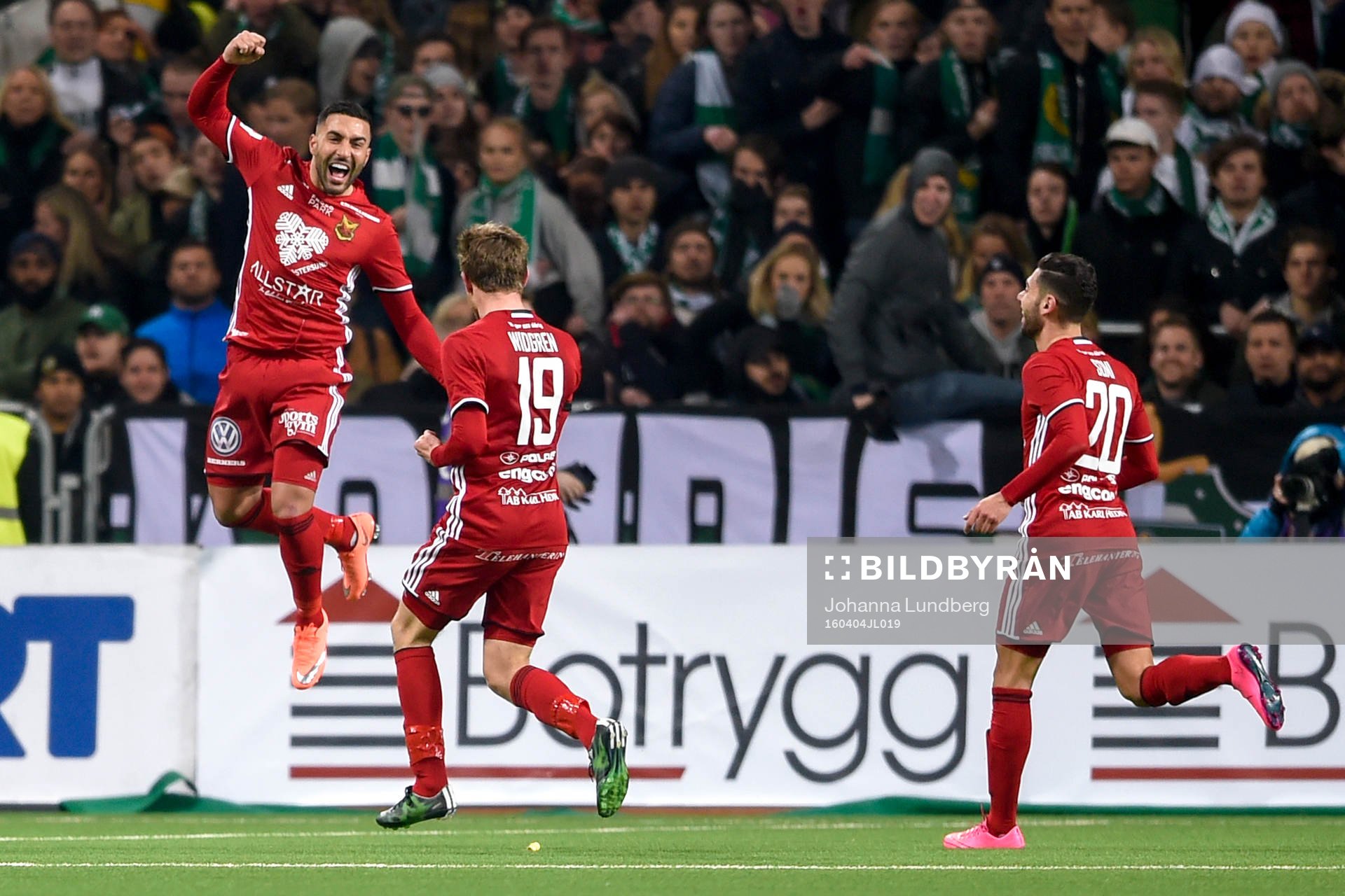 Östersunds Saman Ghoddos jublar
