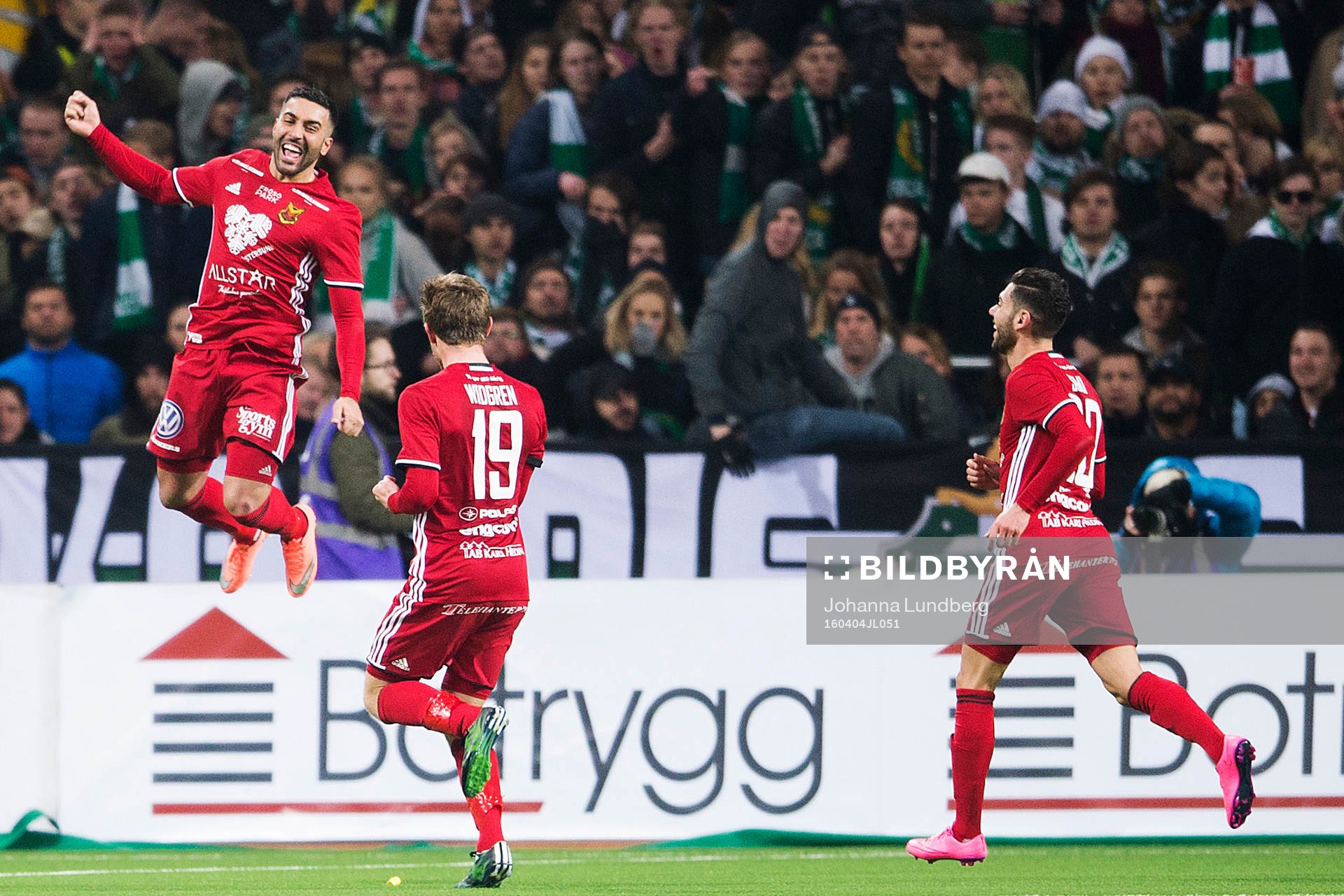 Östersunds Saman Ghoddos jublar