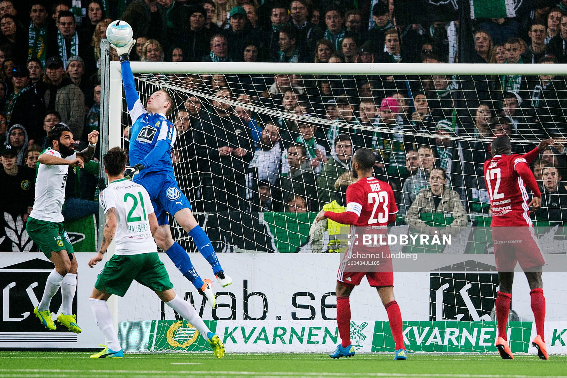 Hammarbys målvakt Ögmundur Kristinsson med en räddning