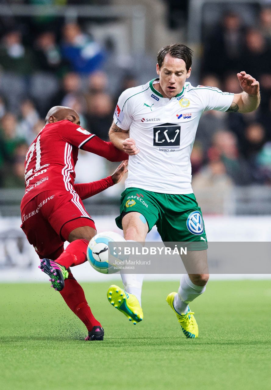 Östersunds Fouad Bachirou utmanas av Hammarbys Johan
