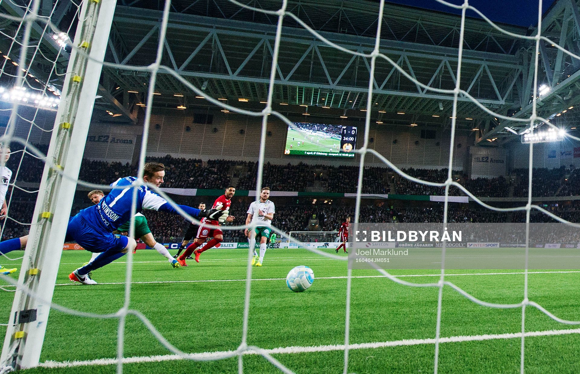 Östersunds Saman Ghoddos skjuter in 1-1 bakom Hammarbys