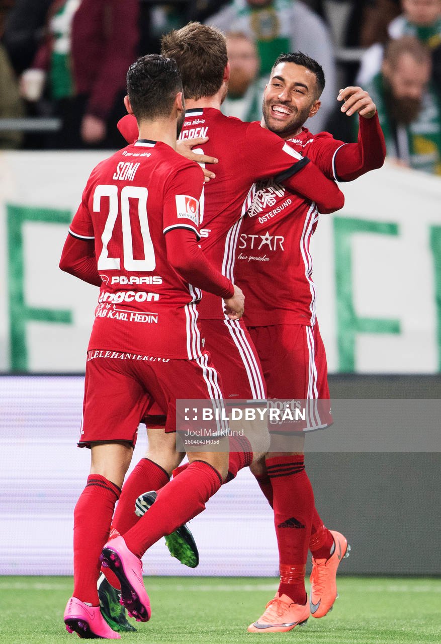 Östersunds Saman Ghoddos jublar med lagkamrater