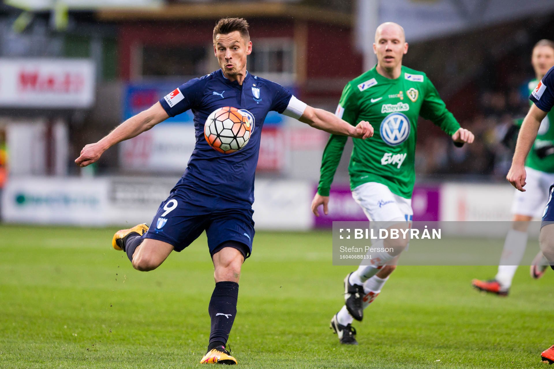 Malmö FFs Markus Rosenberg skjuter
