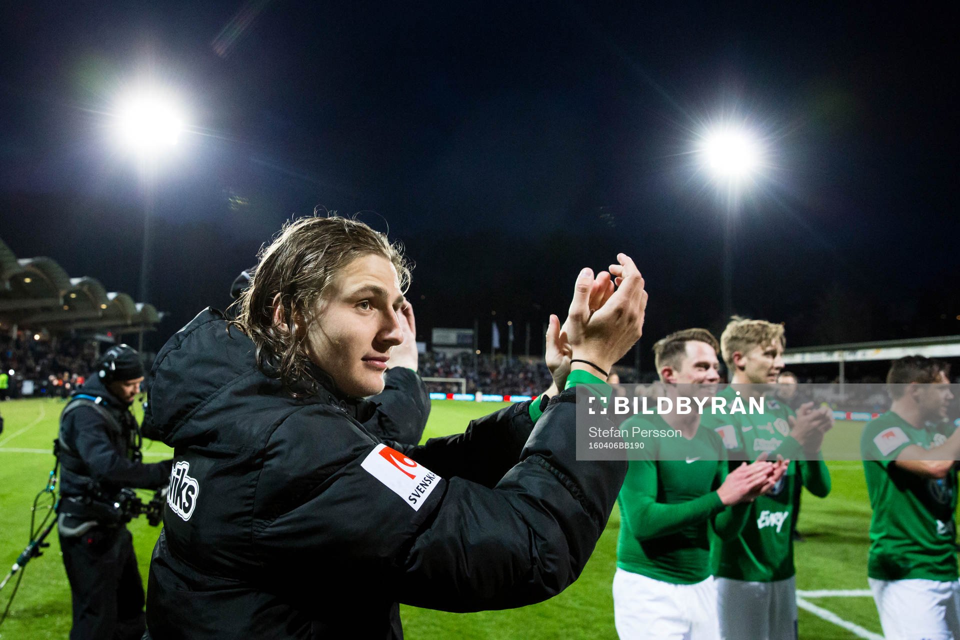 Jönköpings Pawel Cibicki tackar publiken