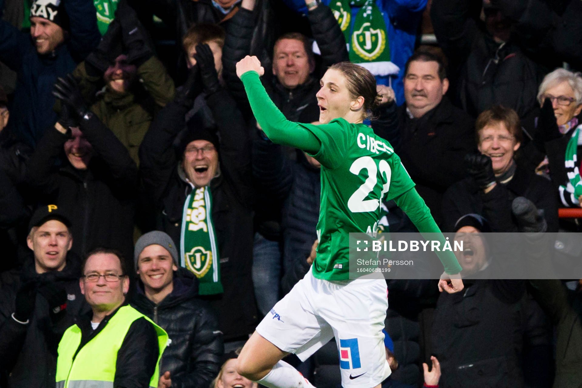 Jönköpings Pawel Cibicki jublar