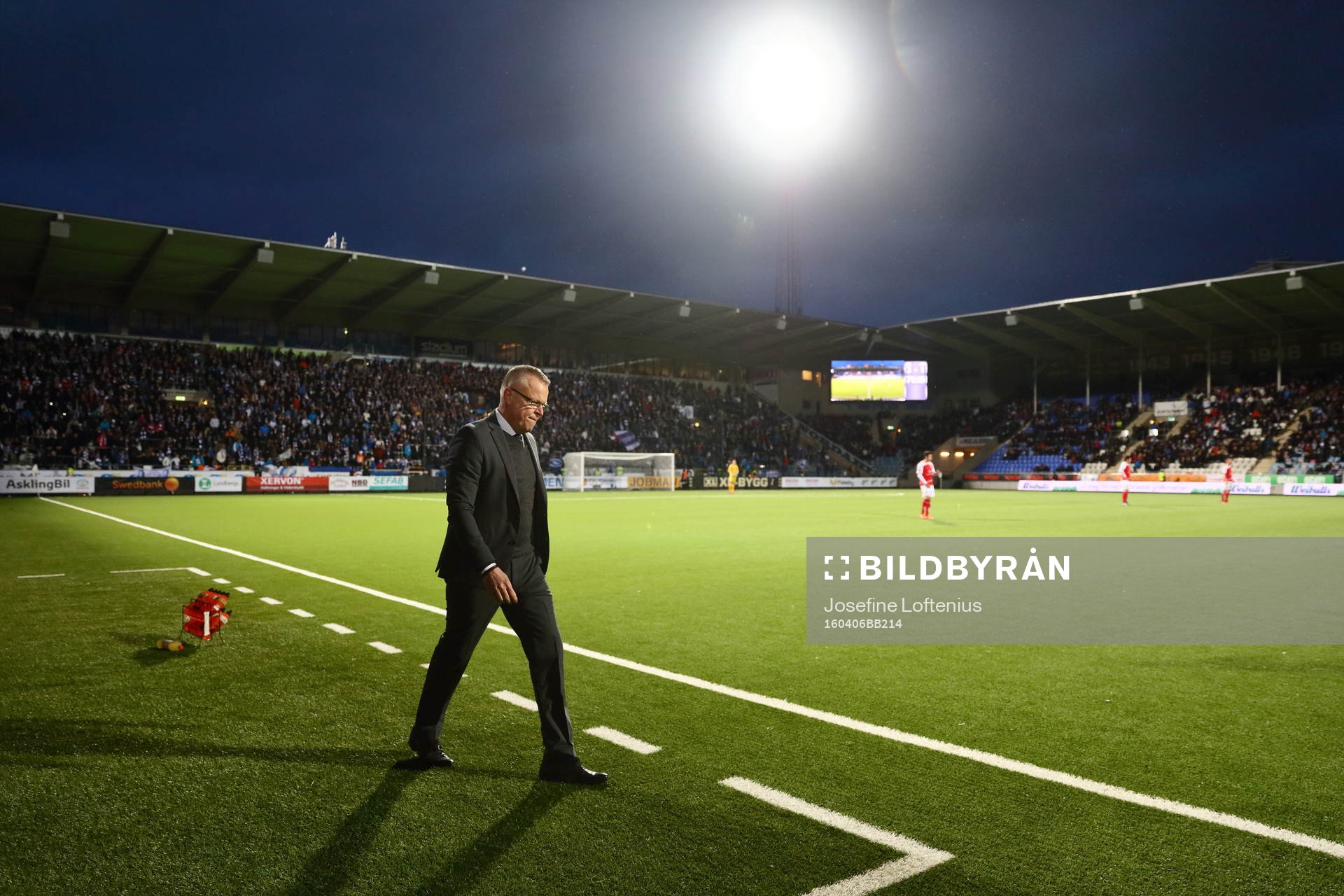 Norrköpings tränare Jan Andersson framför hemmapublikens