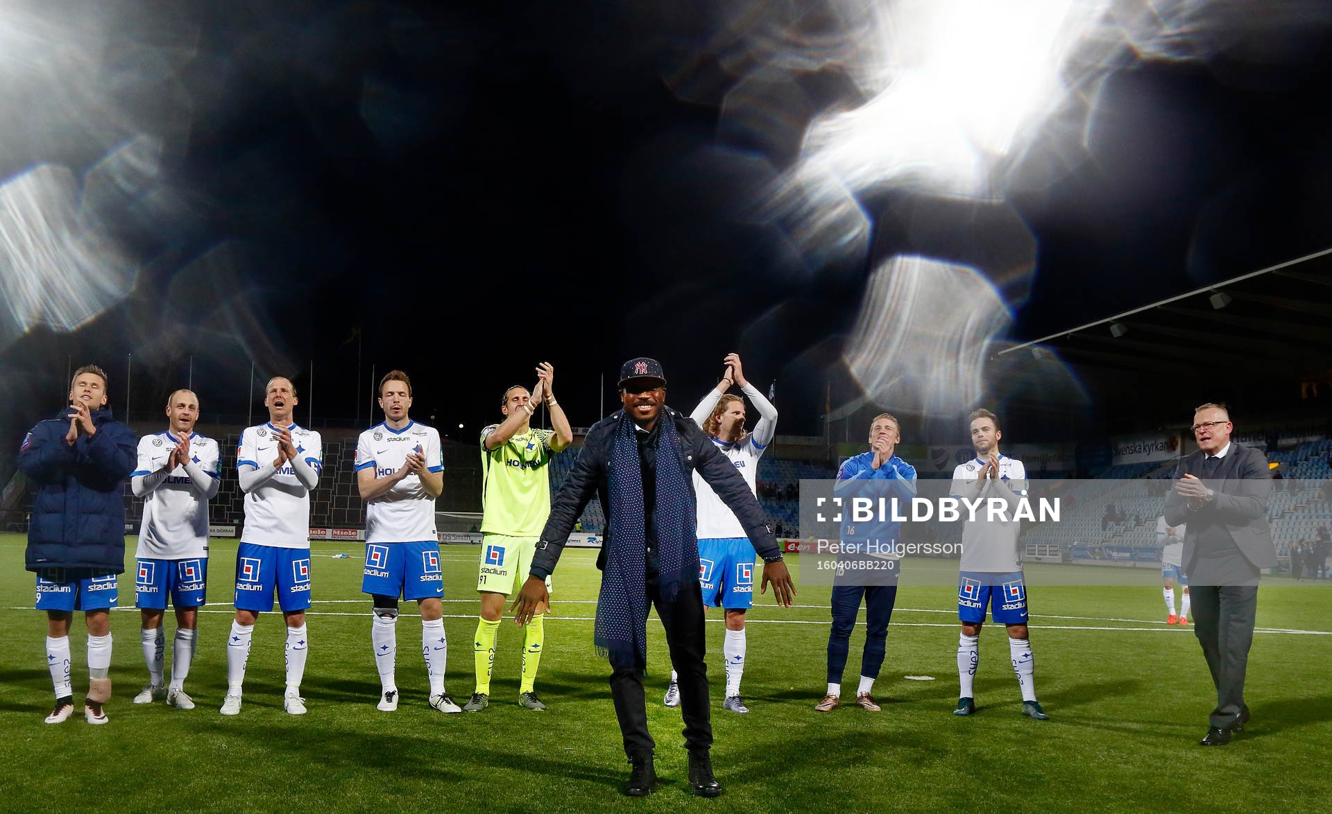 Norrköpings spelare med Alhaji Kamara och tränare Jan Andersson jublar under fotbollsmatchen i Allsvenskan mellan Norrköping och Kalmar den 6 april 2016 i Norrköping.