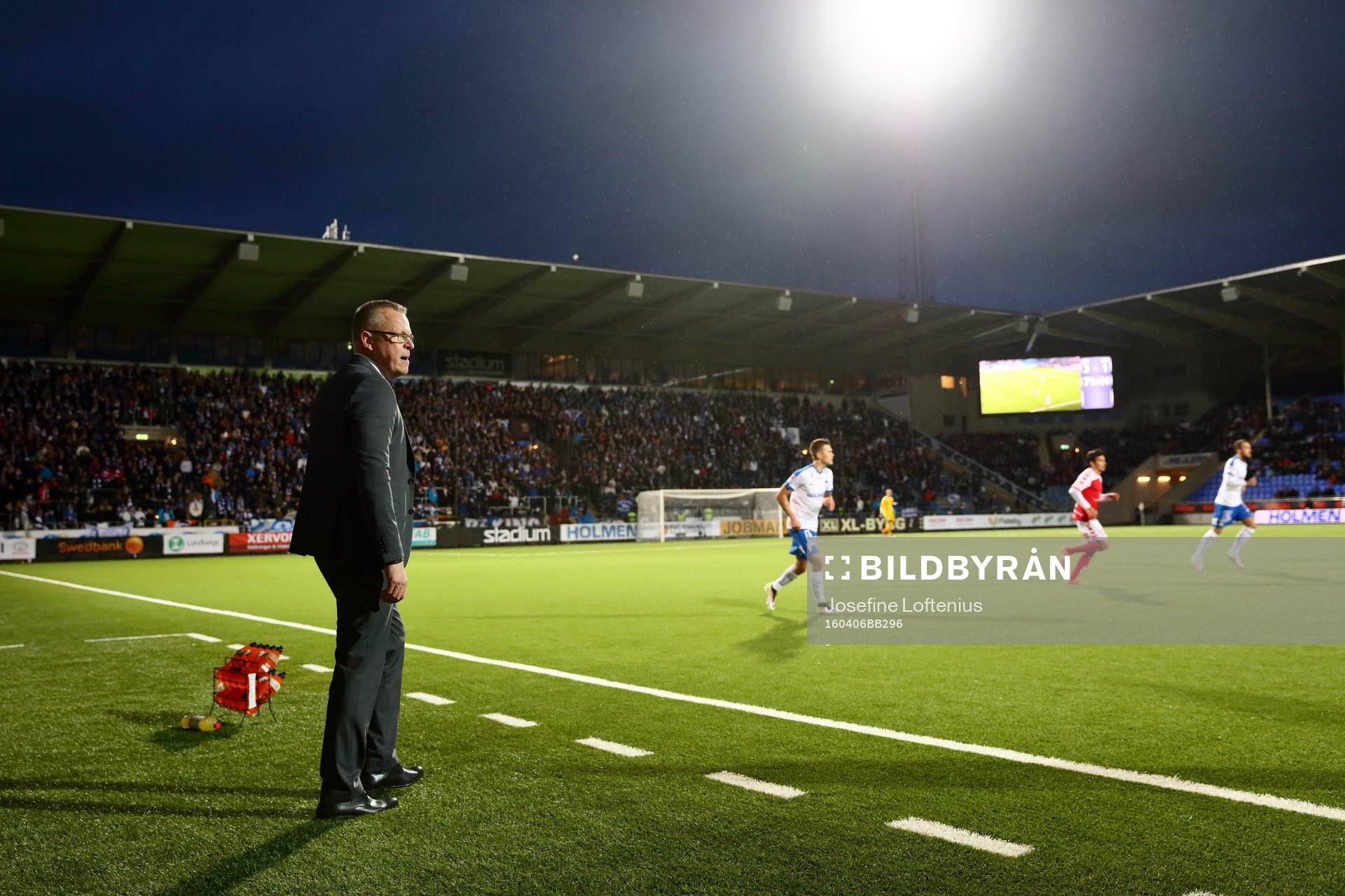 Norrköpings tränare Jan Andersson framför hemmapublikens