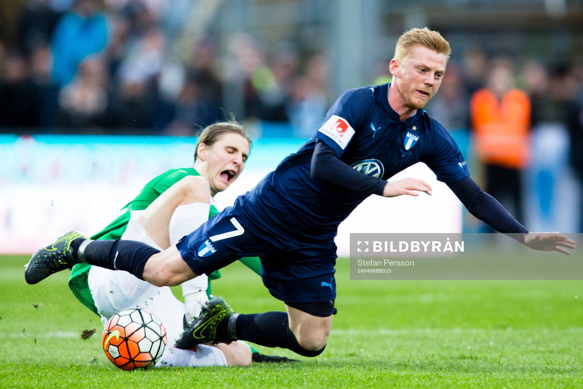 Jönköpings Pawel Cibicki fäller Malmö FFs Anders