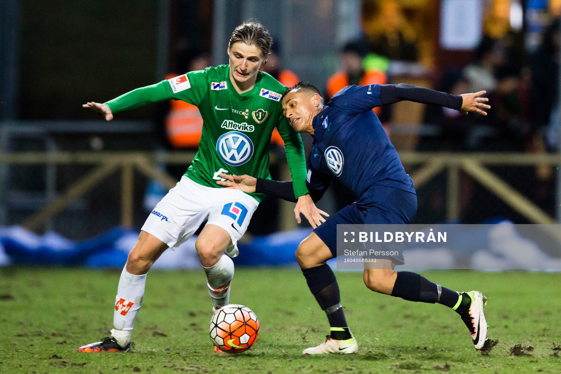 Jönköpings Pawel Cibicki mot Malmö FFs Yoshimar Yotún
