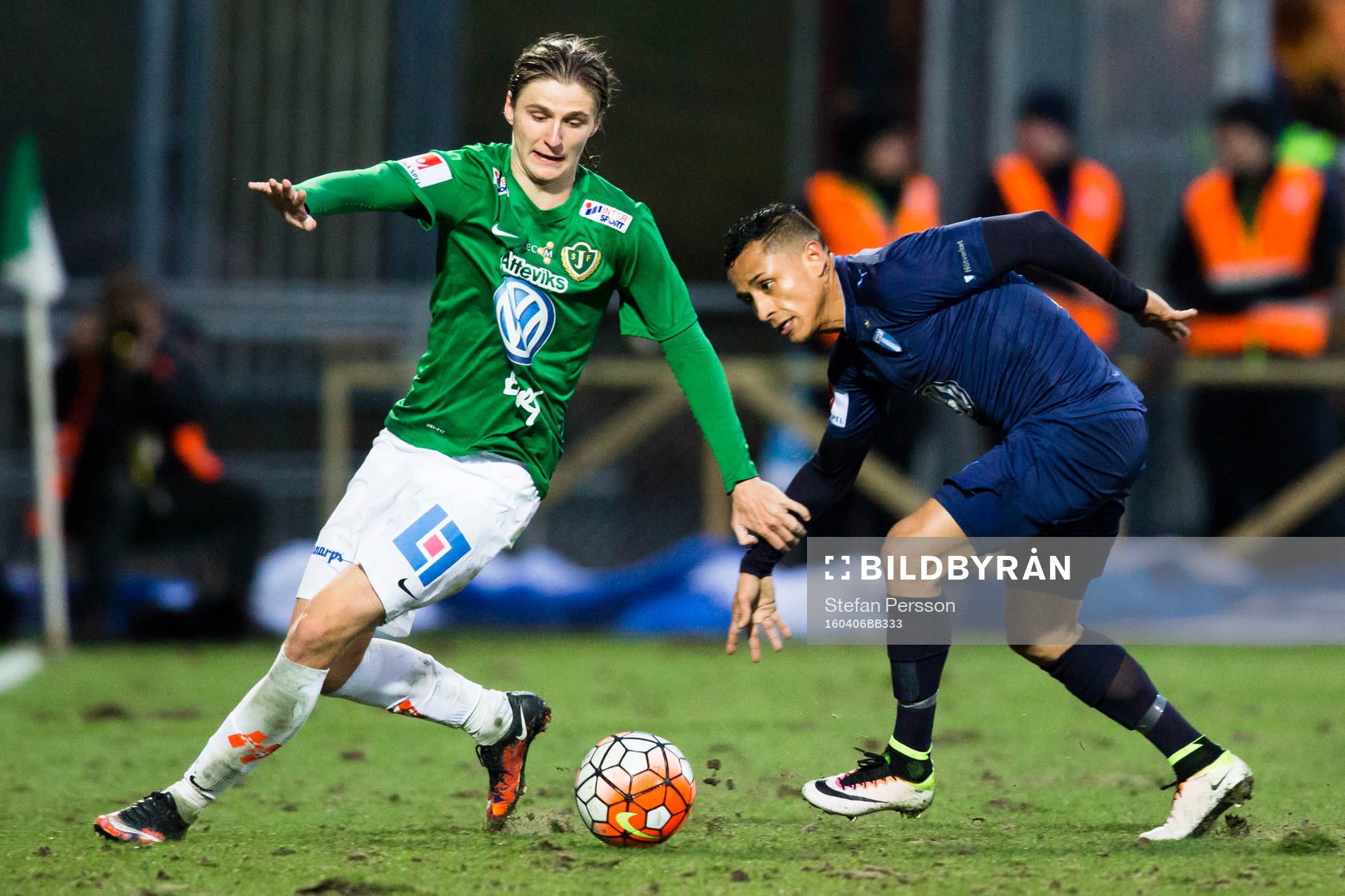 Jönköpings Pawel Cibicki mot Malmö FFs Yoshimar Yotún