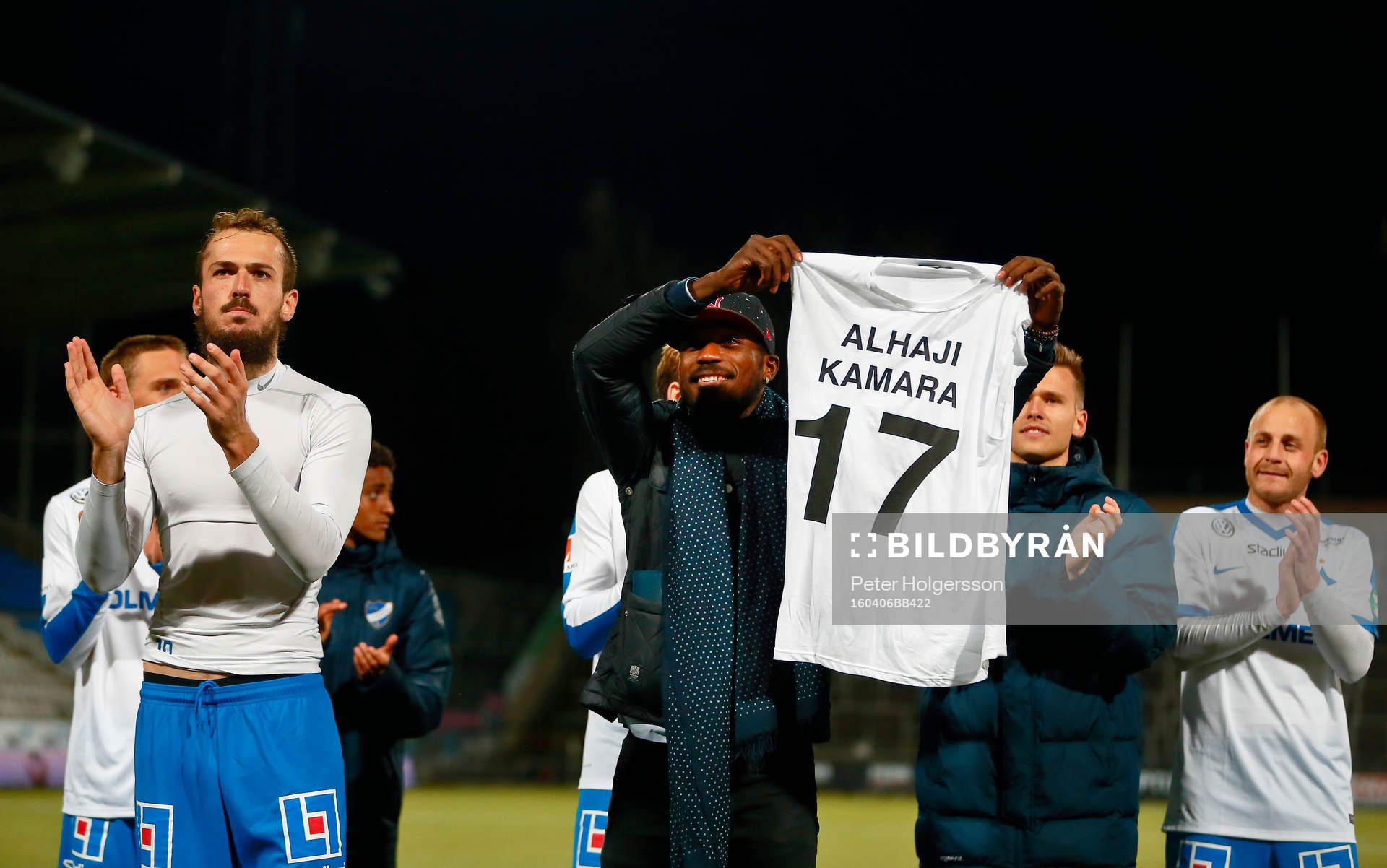 Norrköpings Emir Kujovic och Aljaji Kamara med tröja under fotbollsmatchen i Allsvenskan mellan Norrköping och Kalmar den 6 april 2016 i Norrköping.