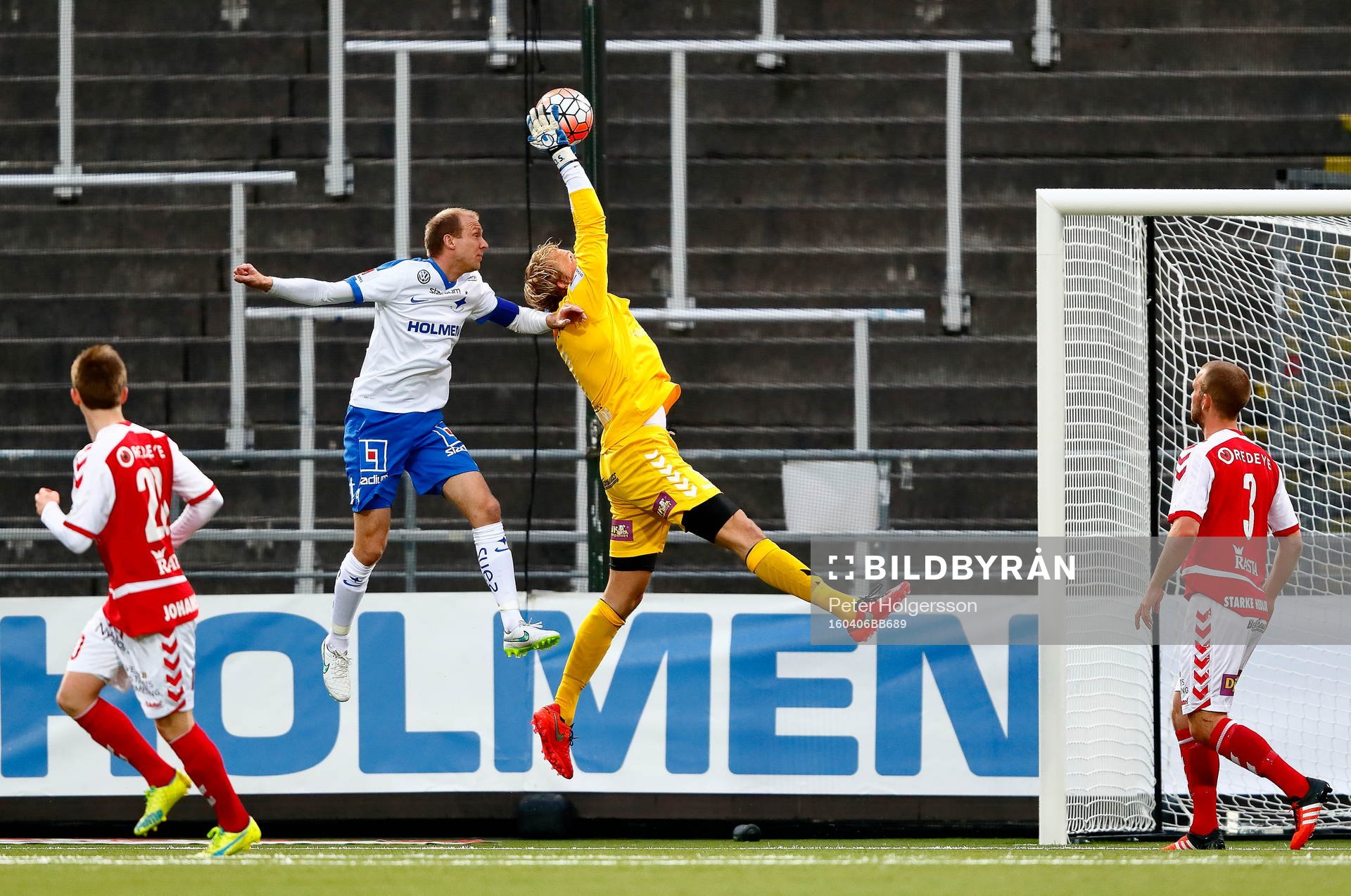 Norrköpings Andreas Johansson och Kalmars målvakt Ole