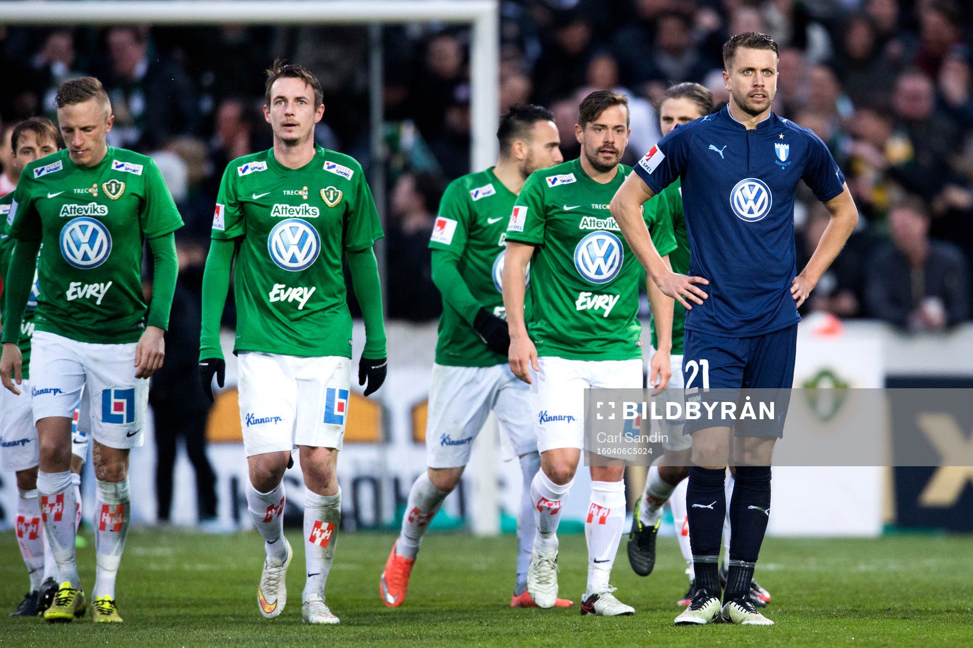 Malmö FFs Kari Arnason deppar