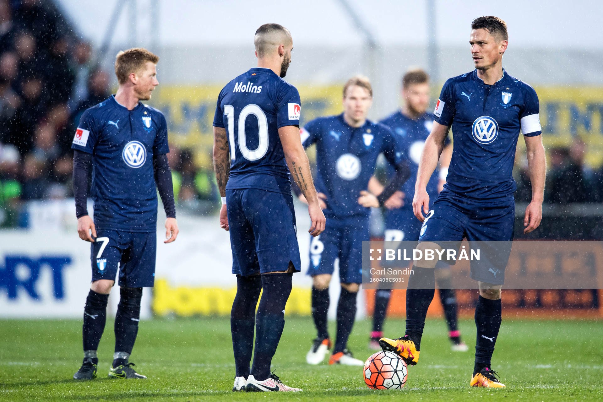 Malmö FFs Markus Rosenberg gör sig redo att sparka igång