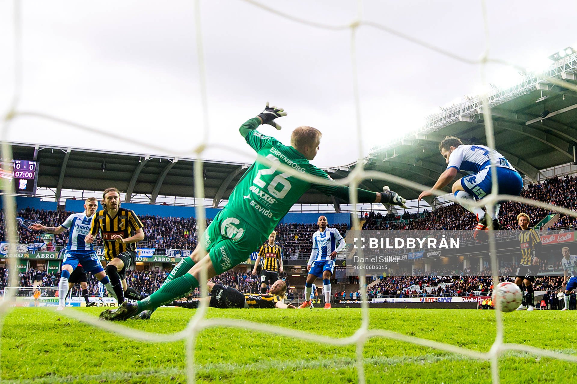 IFK Göteborgs Sören Rieks gör 1-0 bakom Häckens