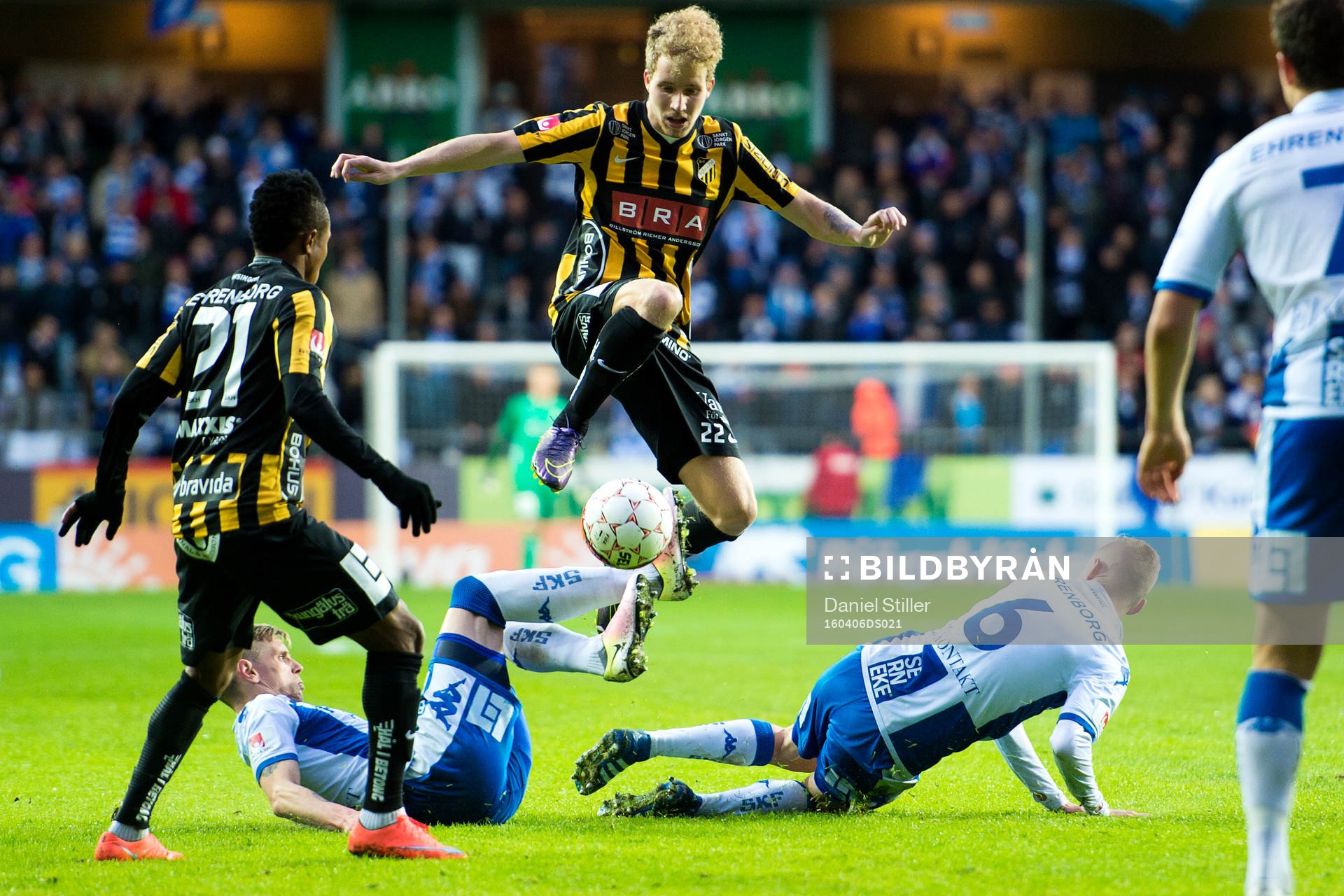 Häckens Samuel Gustafson hoppar över IFK Göteborgs