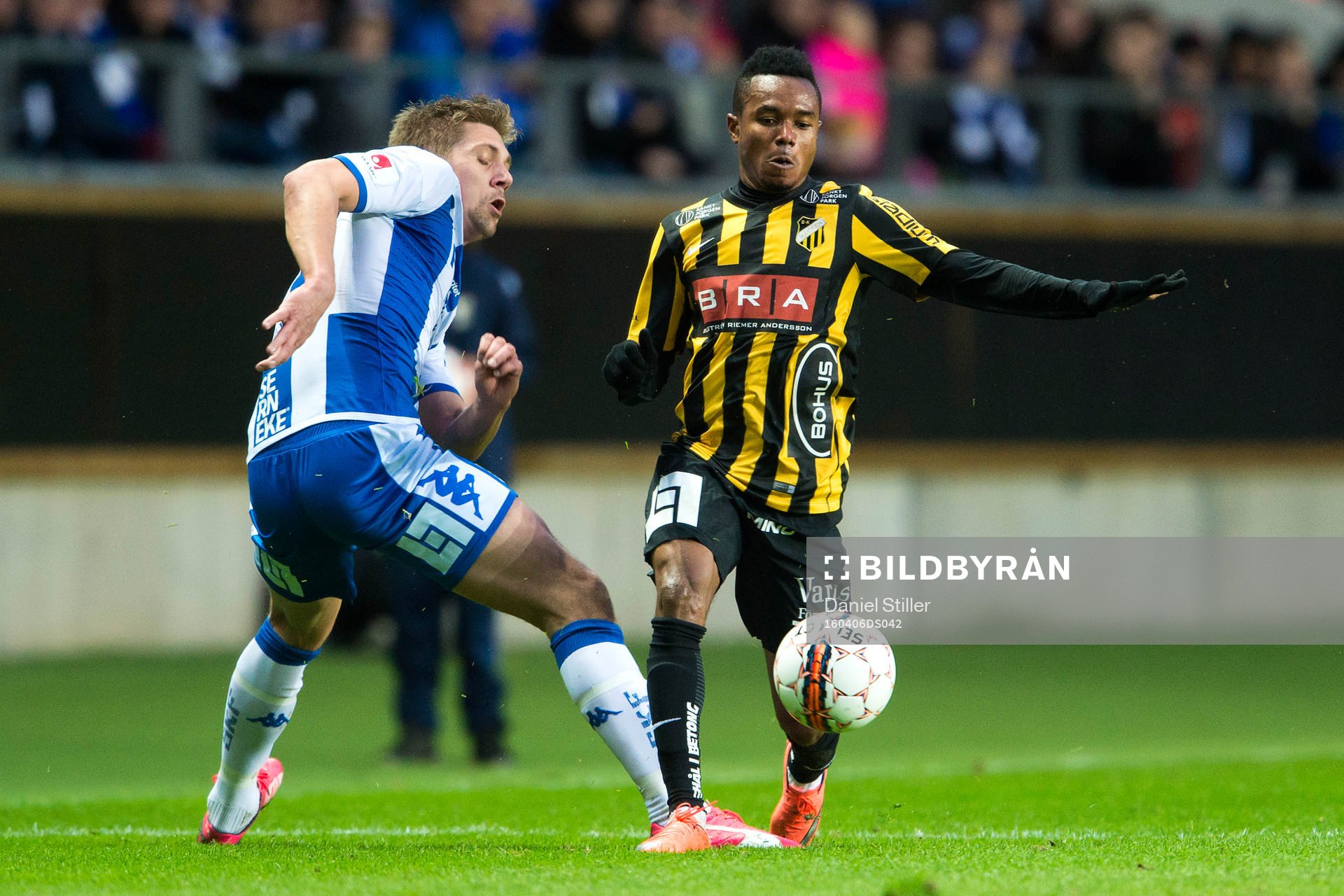 IFK Göteborgs Mikael Boman och Häckens Nasiru Mohammed