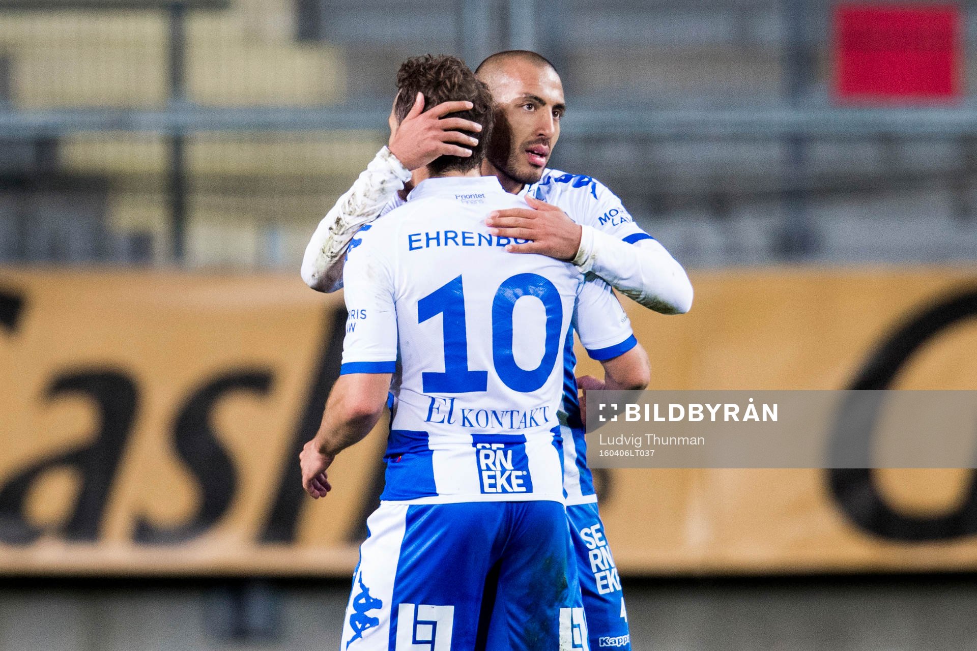 IFK Göteborgs Haitam Aleesami kramar om Tobias Hysén efter segern i fotbollsmatchen i Allsvenskan mellan IFK Göteborg och Häcken den 6 april 2016 i Göteborg.